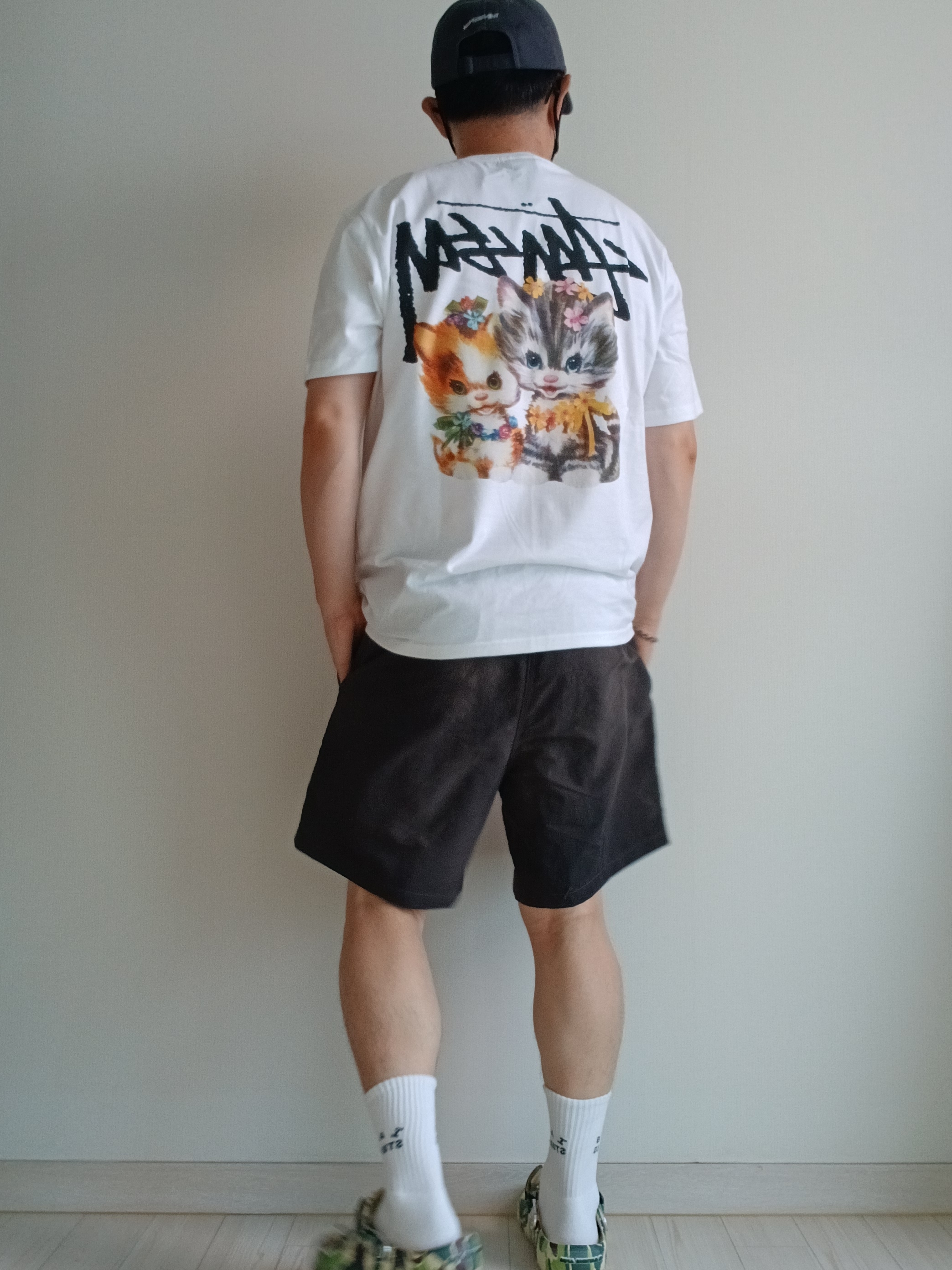 Stussy Wave Dye Nylon Shorts Black, Stussy Kittens T-Shirt White 착용 스타일 - 1