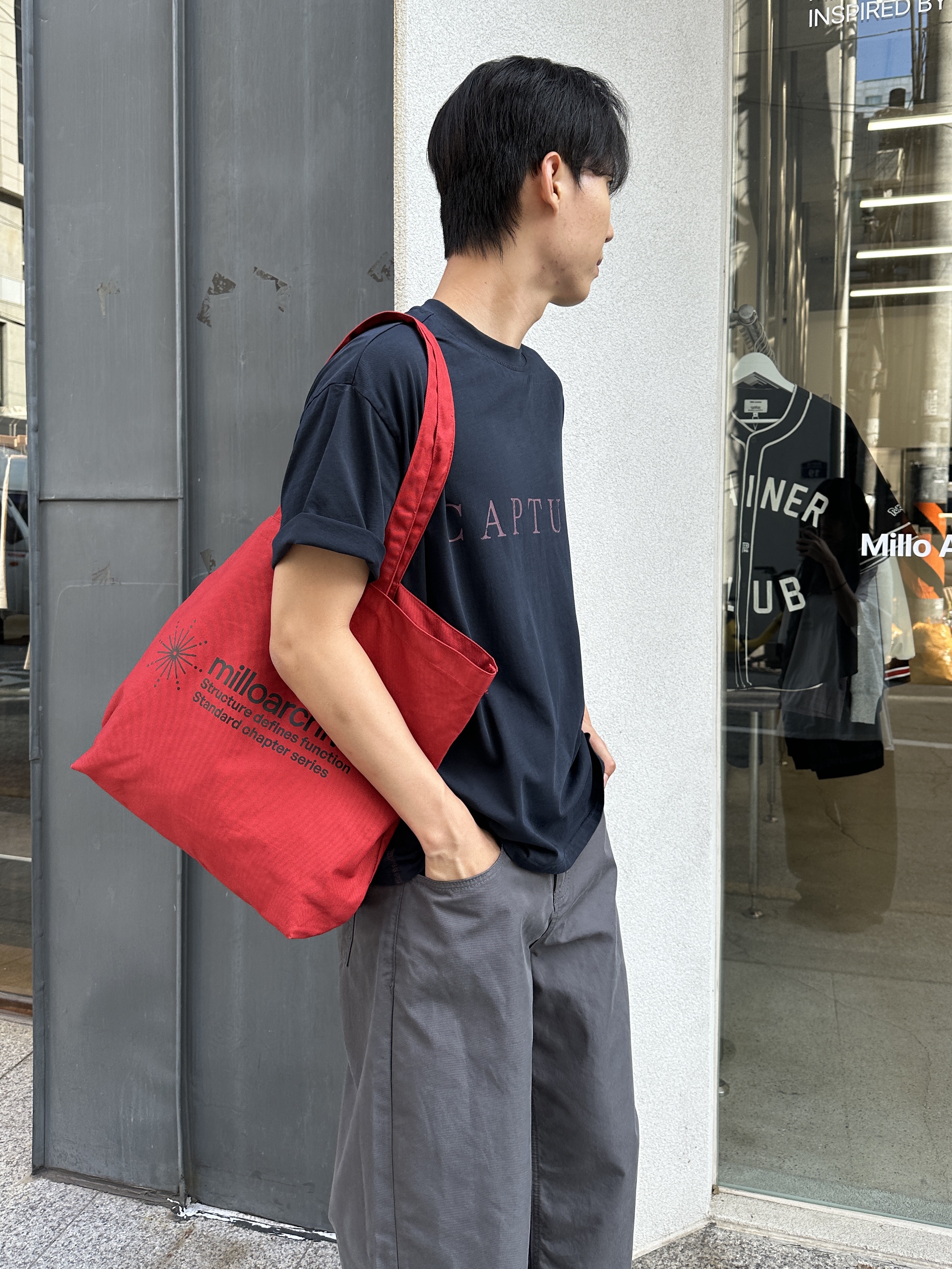 Millo Archive Narrative Dyeing T-Shirt Charcoal, Millo Archive Narrative Dyeing T-Shirt Vintage Navy 착용 스타일 - 2