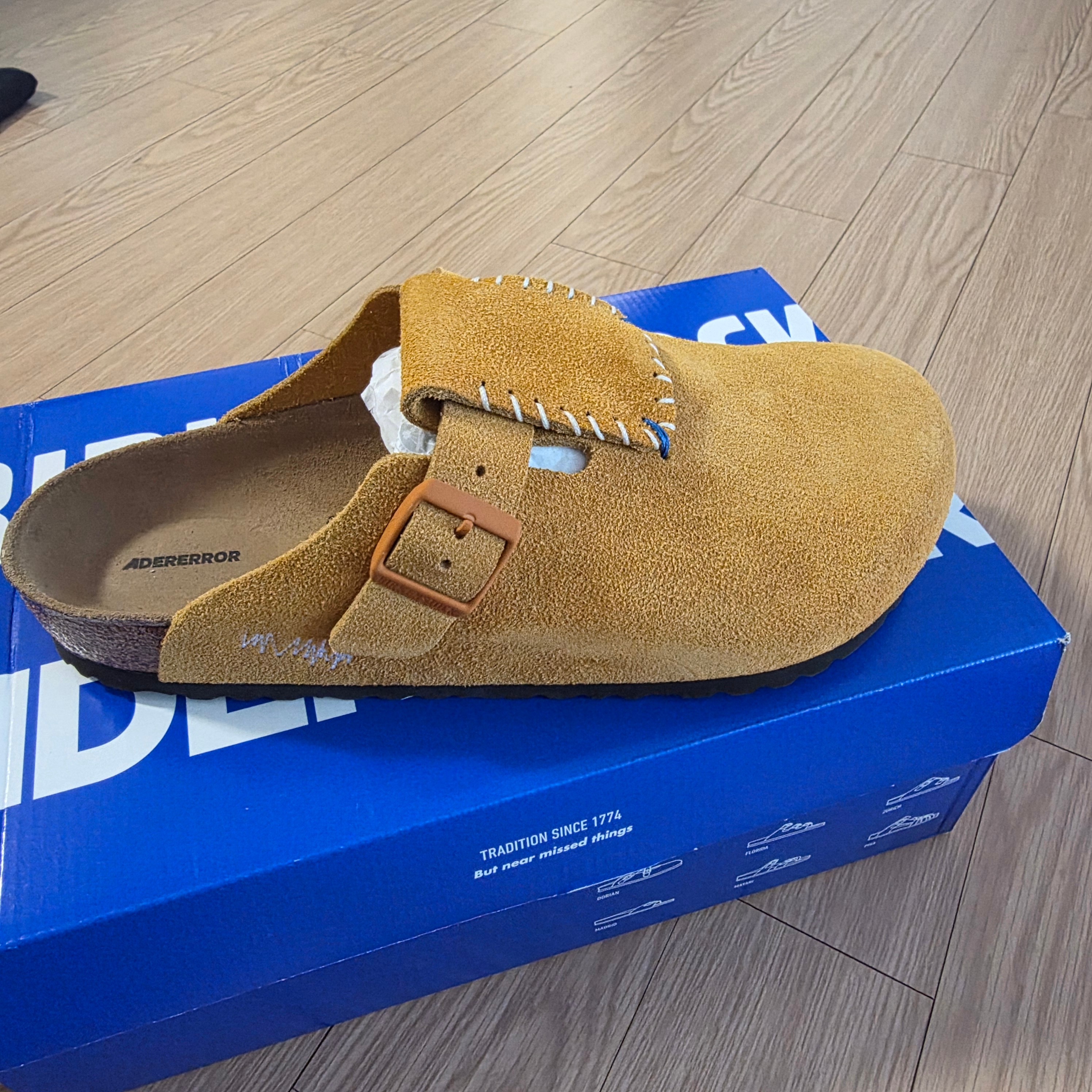 Birkenstock x Ader Error Boston Flap Honey - Regular 착용 스타일