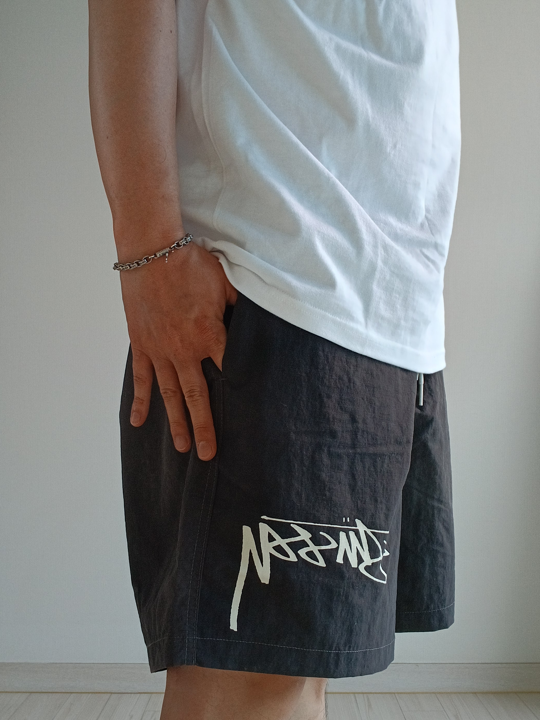 Stussy Wave Dye Nylon Shorts Black, AMI de Coeur T-Shirt White 착용 스타일 - 3