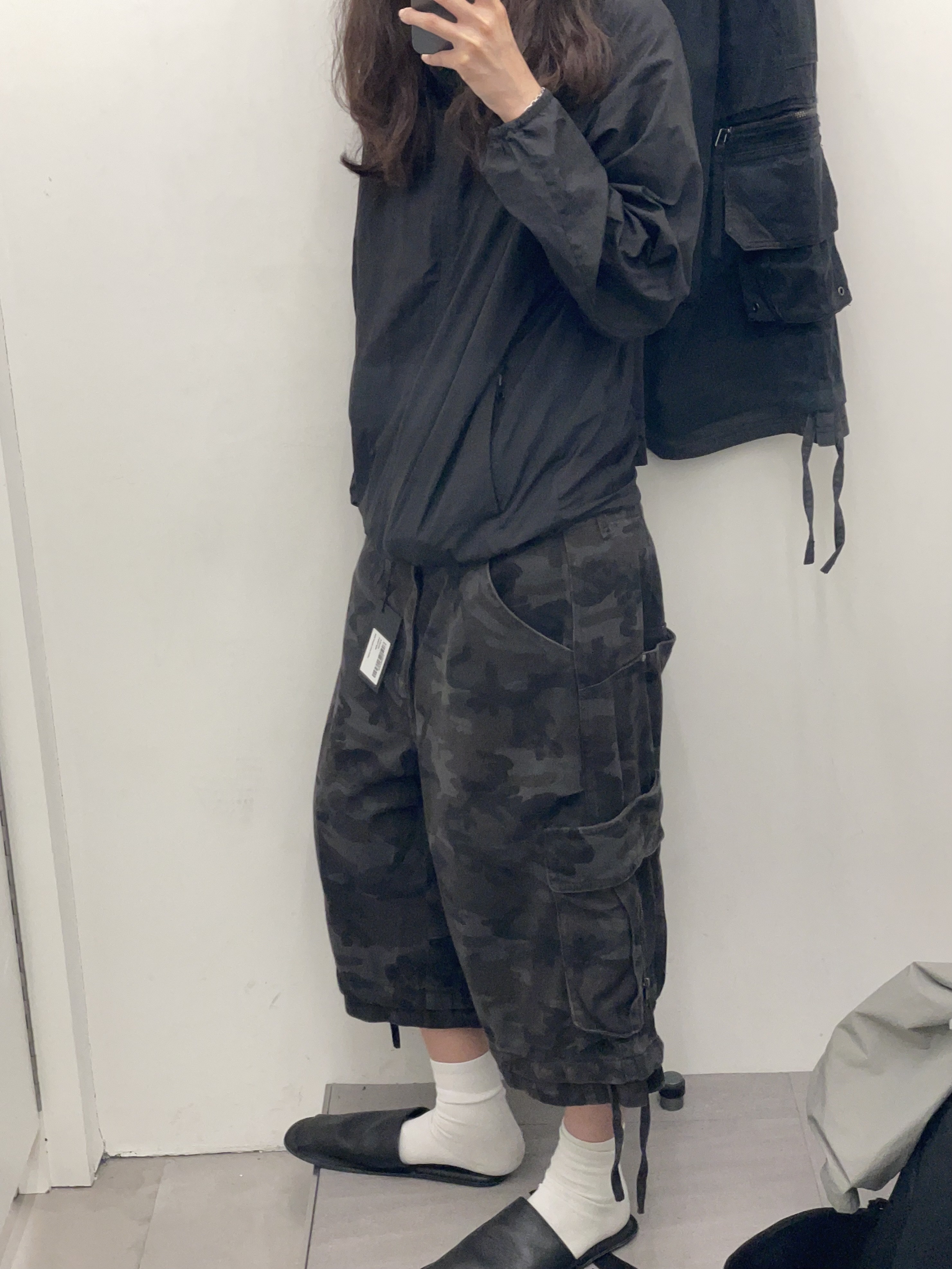 ETCE Back Zipper Cargo Short Camo 착용 스타일