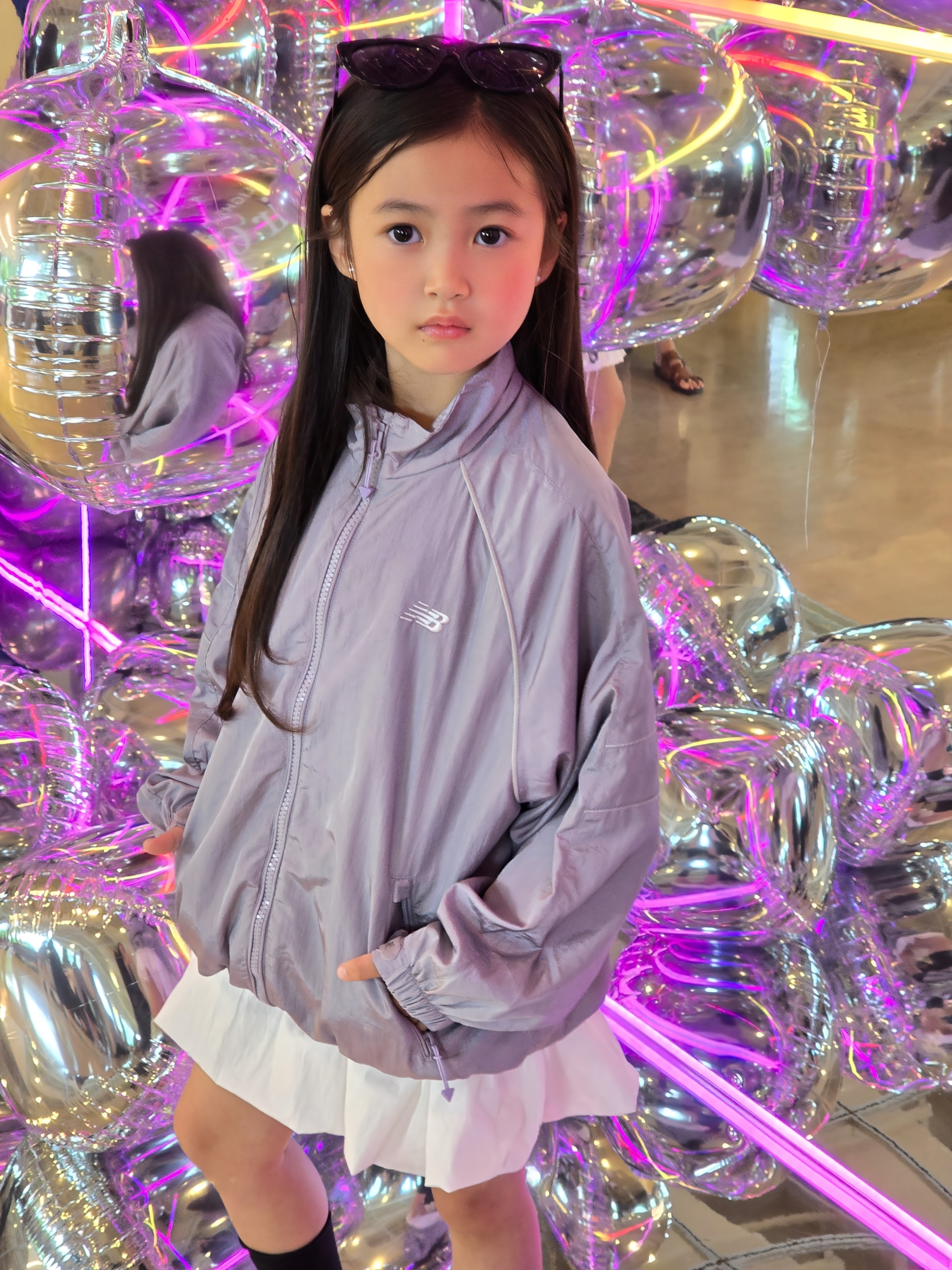 (Kids) New Balance Air Glossy Windbreaker Purple 착용 스타일 - 5