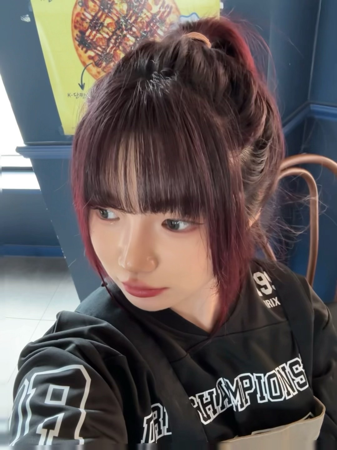 NOMANUAL 17 Mesh Block Football Jersey Black 착용 스타일