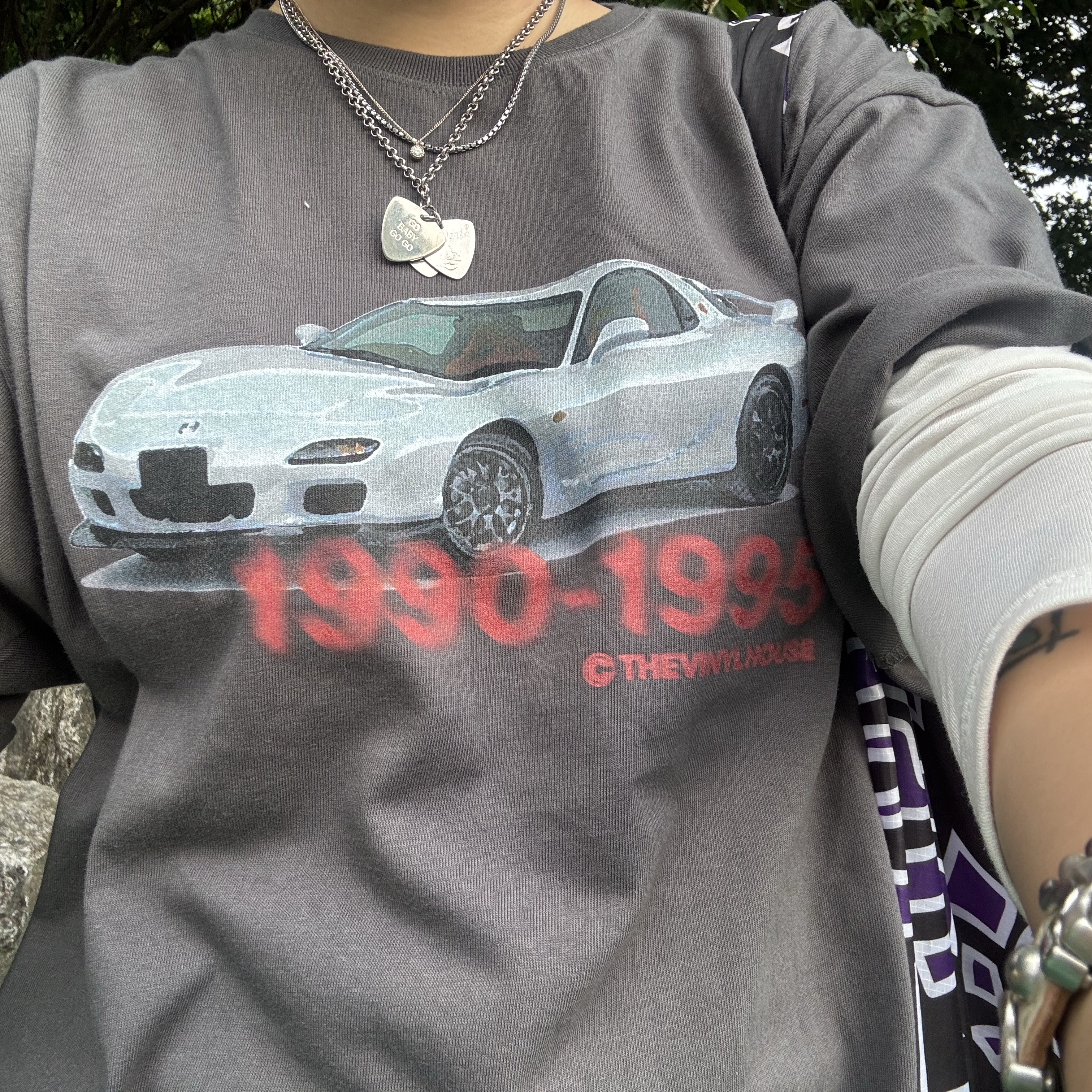 Thevinylhouse Old Car T-Shirt Charcoal 착용 스타일 - 4