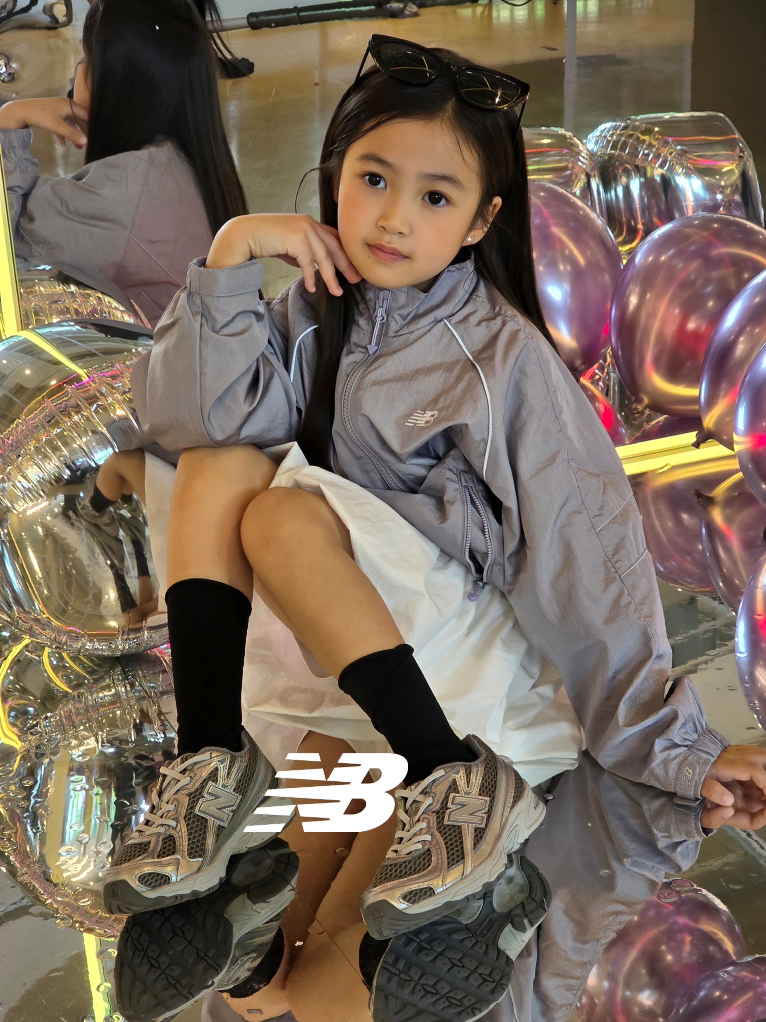 (Kids) New Balance Air Glossy Windbreaker Purple 착용 스타일 - 4