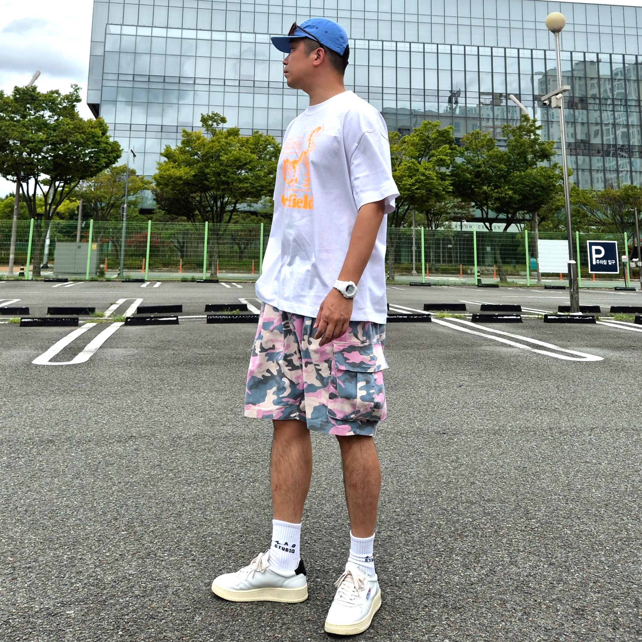 Autry Medalist Low Leather Sneakers White Black, IAB Studio Socks White (5 Pack) 착용 스타일
