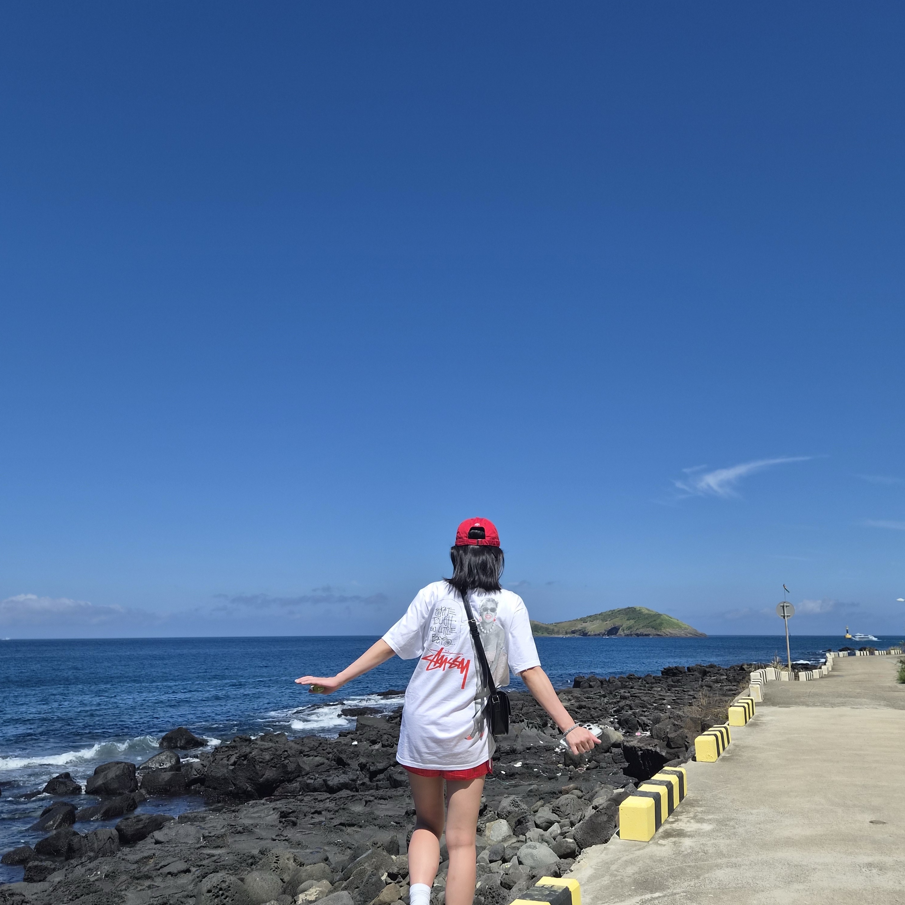 (W) Adidas x Sporty & Rich Shorts White Collegiate Red - KR Sizing, Stussy Skate Tough T-Shirt White 착용 스타일 - 3