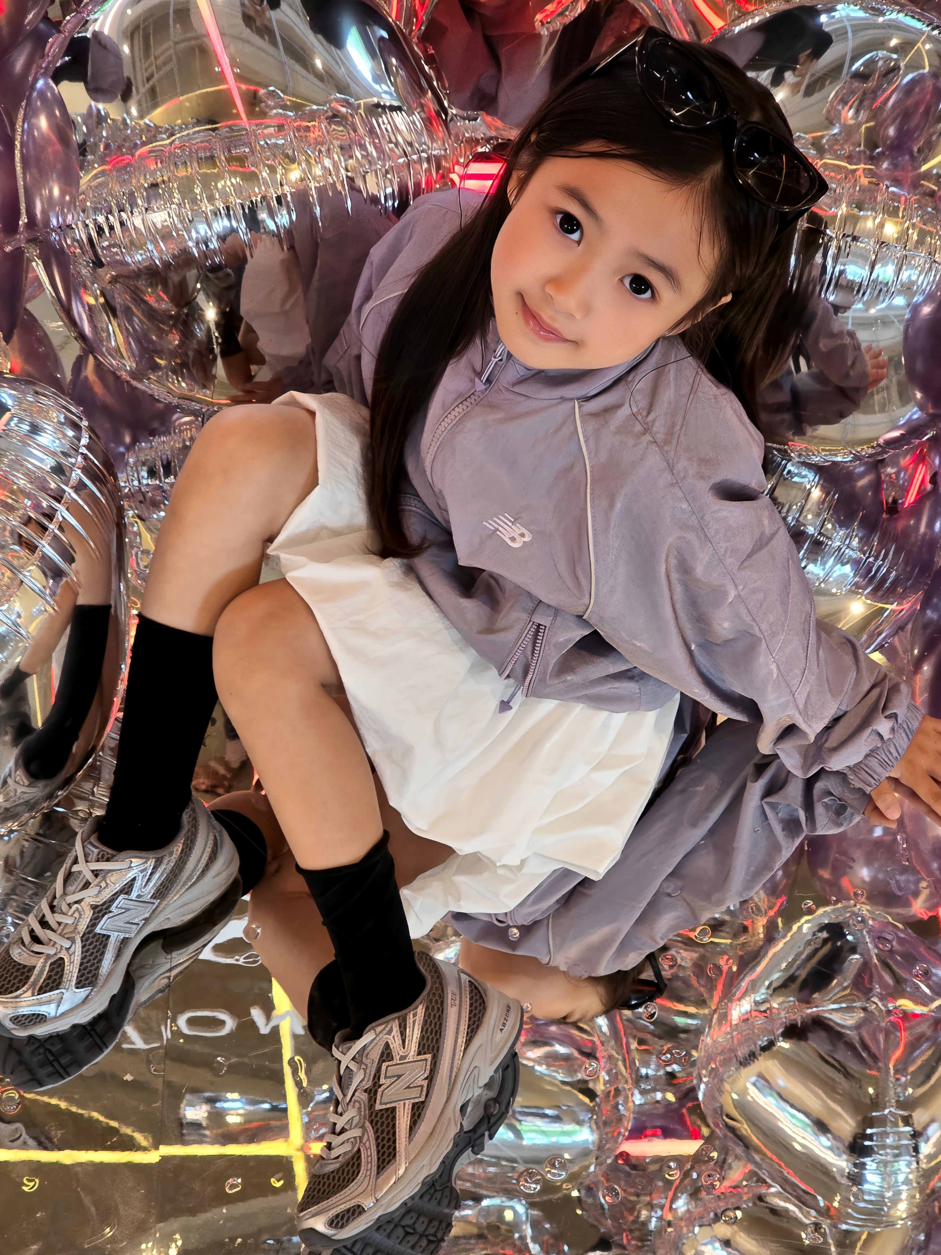 (Kids) New Balance Air Glossy Windbreaker Purple 착용 스타일 - 1