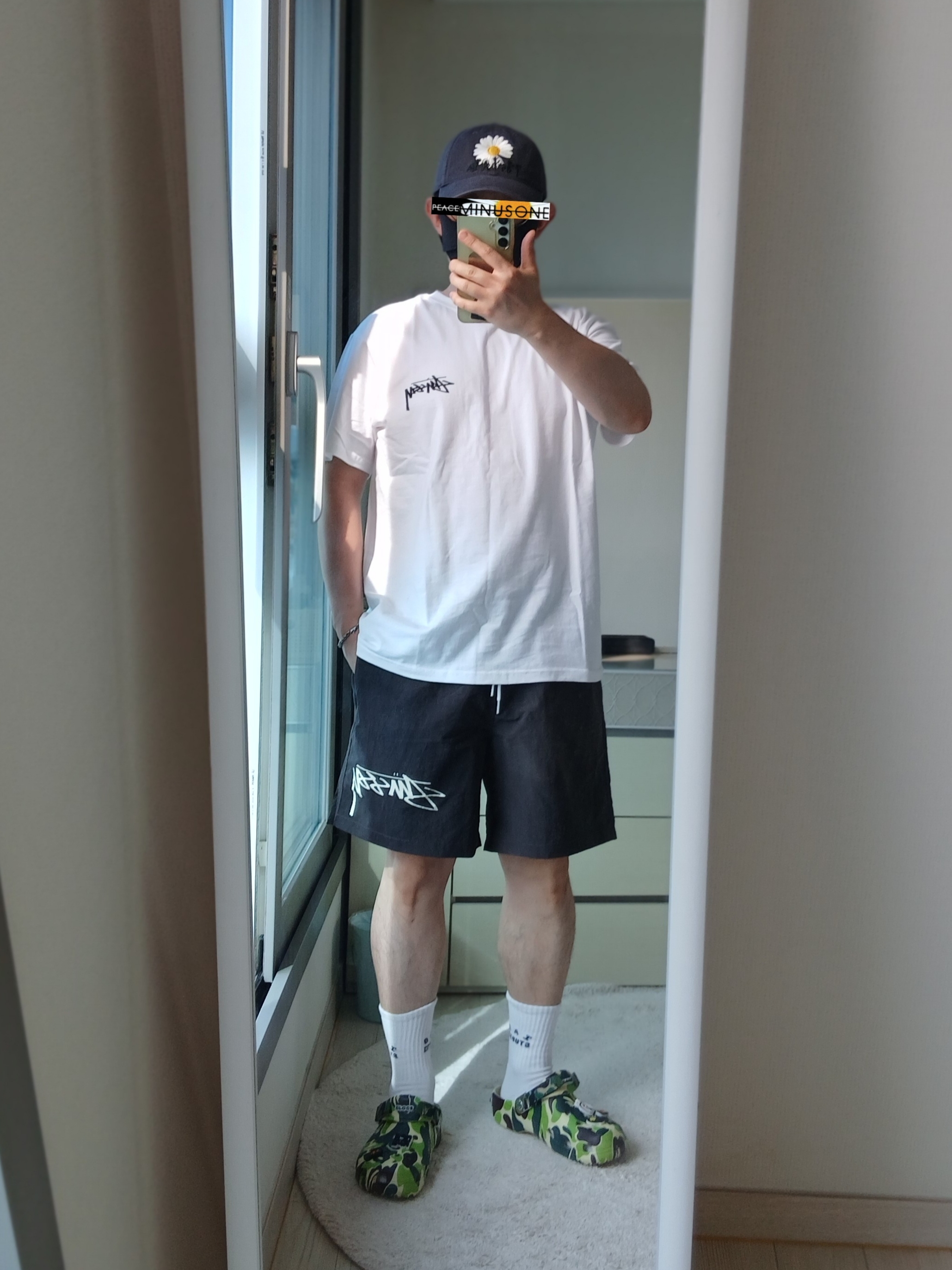 Stussy Wave Dye Nylon Shorts Black, Stussy Kittens T-Shirt White 착용 스타일 - 7