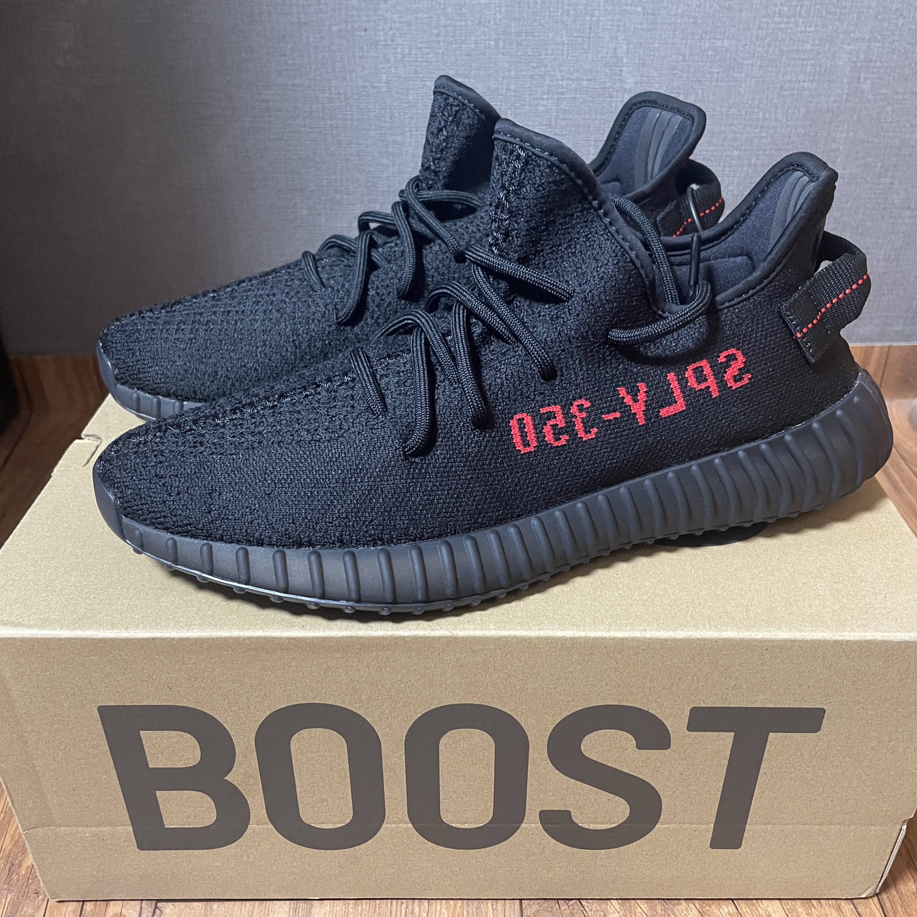 Adidas Yeezy Boost 350 V2 Black Red 2020 착용 스타일