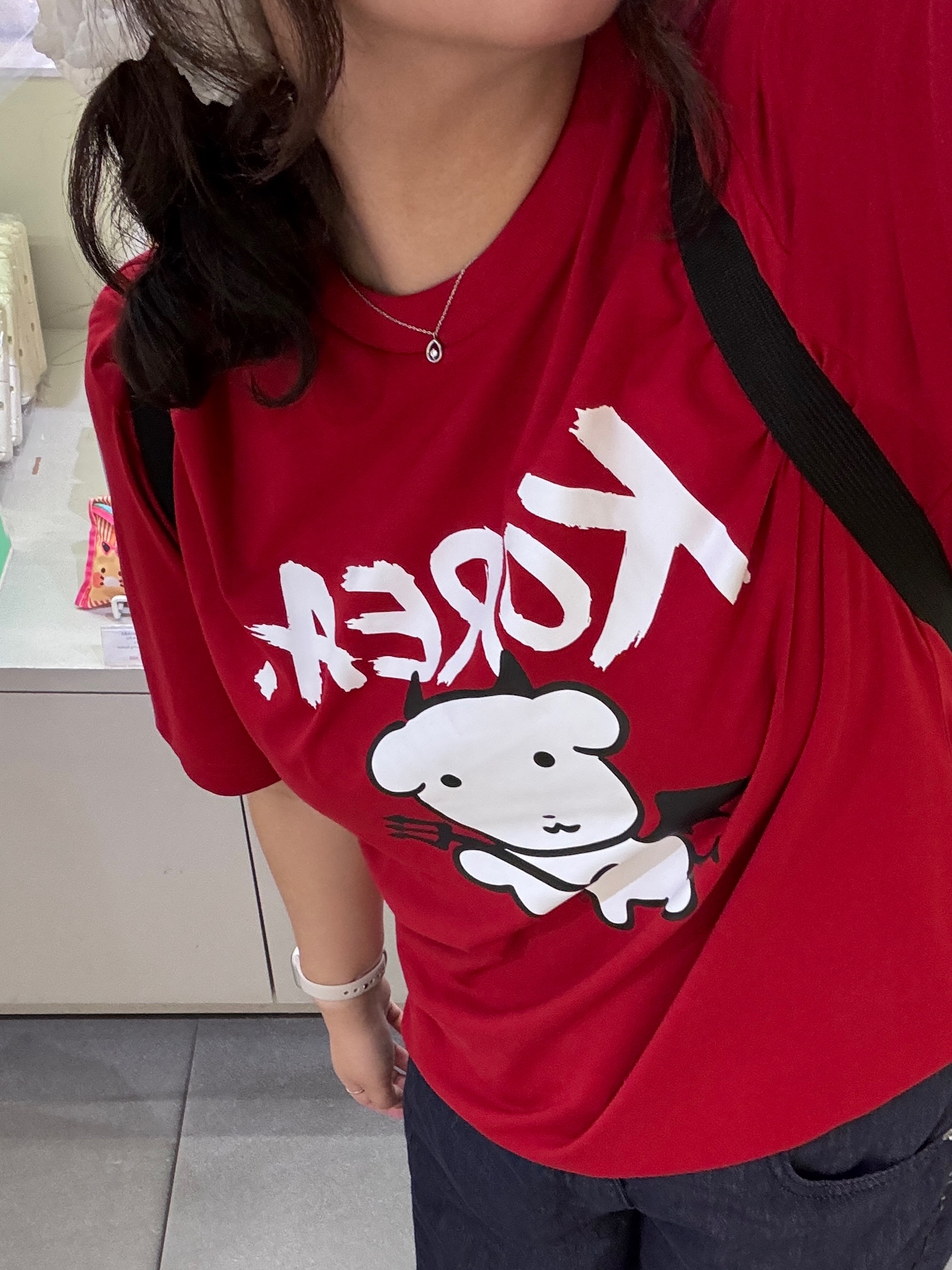 Spao x Ganadi Short Sleeve T-Shirt Red 착용 스타일 - 1