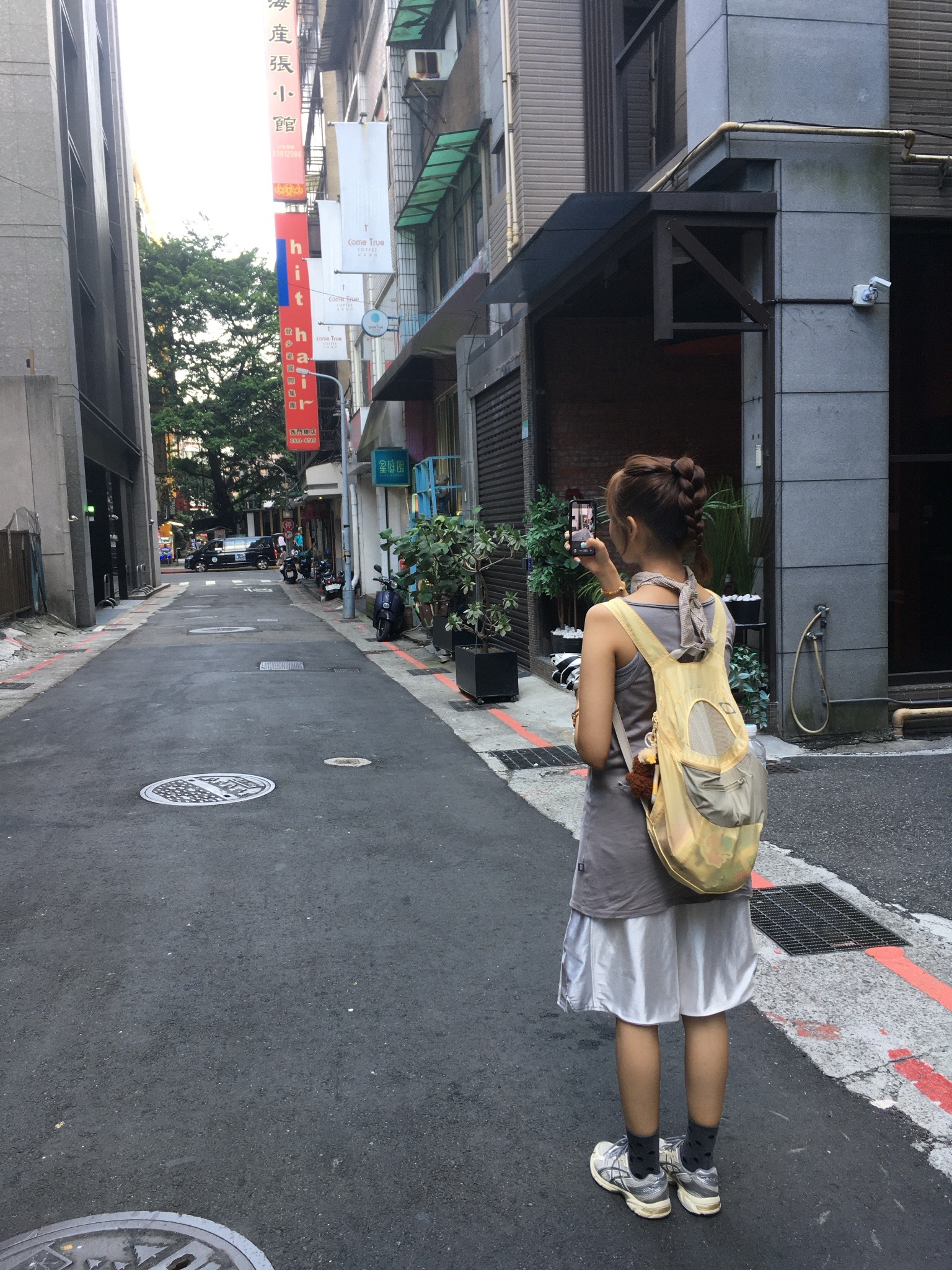 Mischief Lightweight Zip Around Backpack Yellow, COYSEIO 038 Raw Edge Sleeveless Grey 착용 스타일