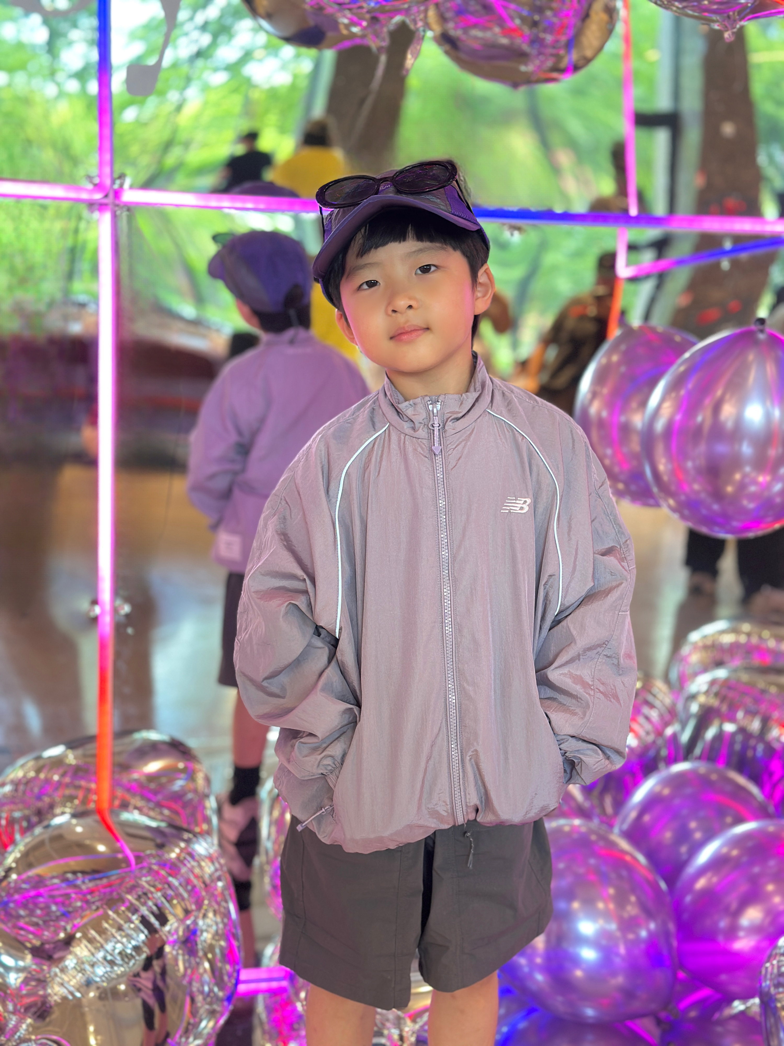 (Kids) New Balance Air Glossy Windbreaker Purple, (PS) New Balance 327 White Black 착용 스타일 - 2