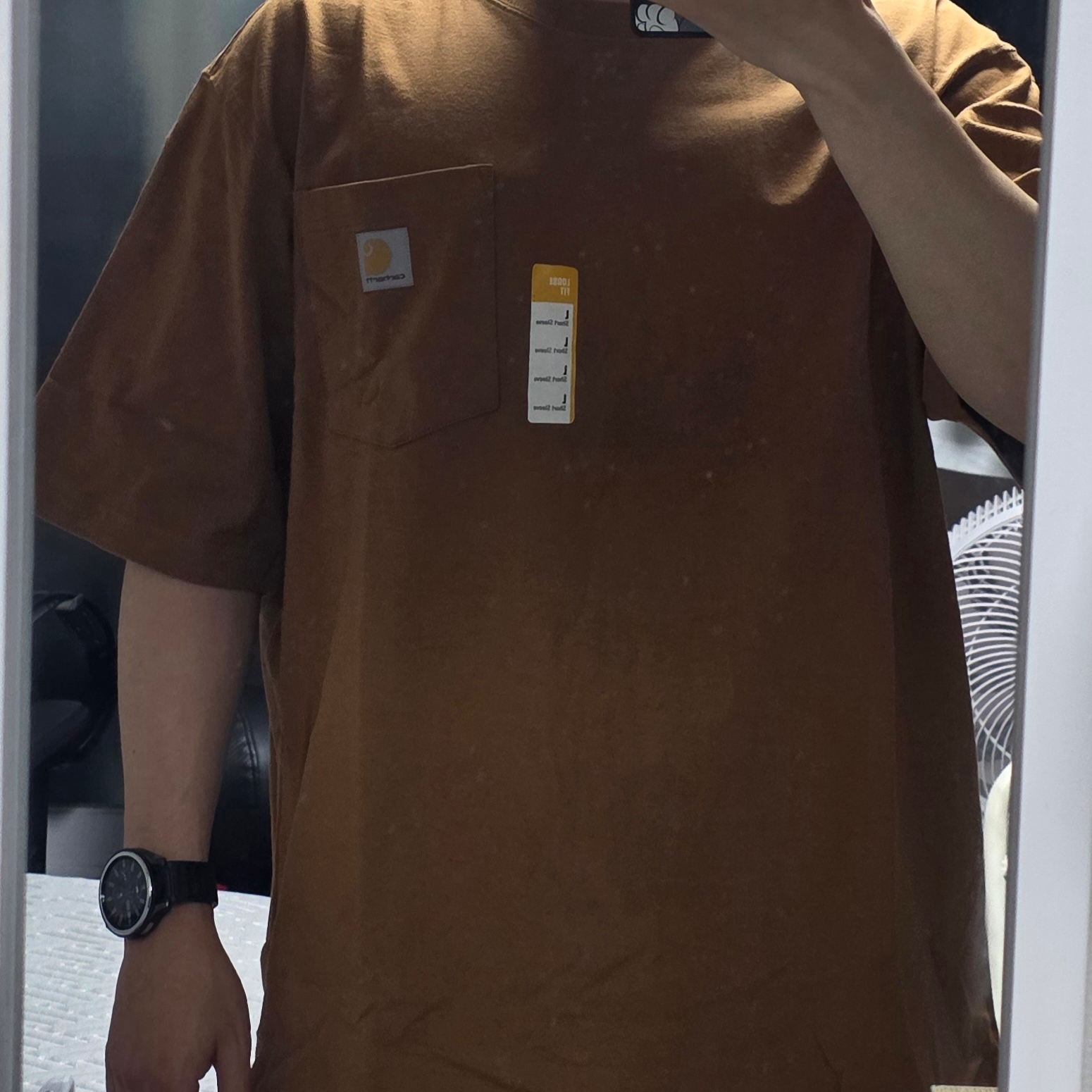 Carhartt Loose Fit Heavyweight Regular Short Sleeve Pocket T-Shirt Carhartt Brown 착용 스타일