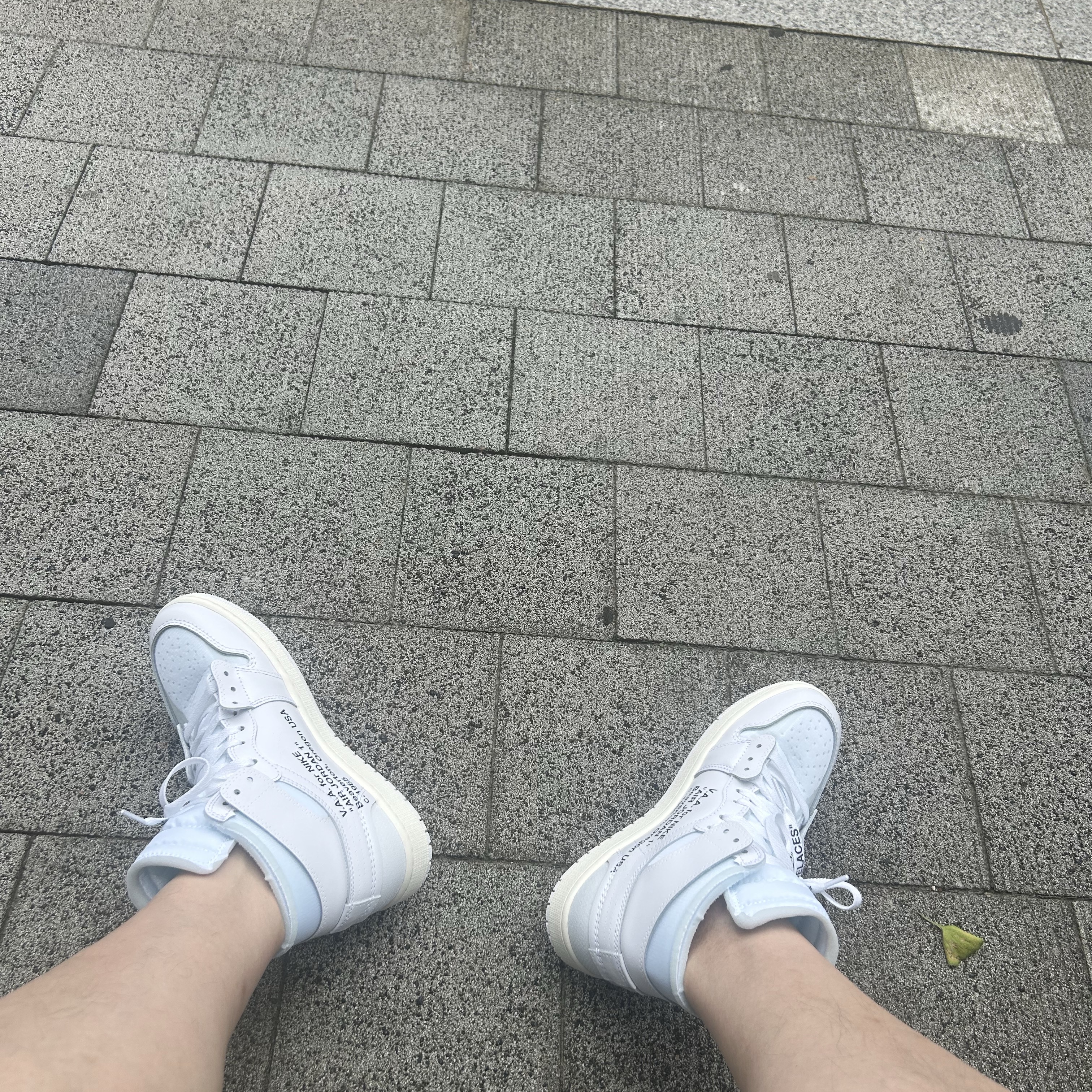 Jordan 1 x Virgil Abloh Archive Retro High Alaska White 착용 스타일 - 1