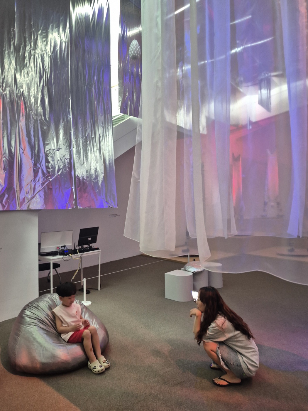 Ray-Ban DADDY-O II Polished Black Frame Green Classic G-15 Lenses, Starbucks x Bebe De Pino Bearista Beach Ball 착용 스타일 - 7