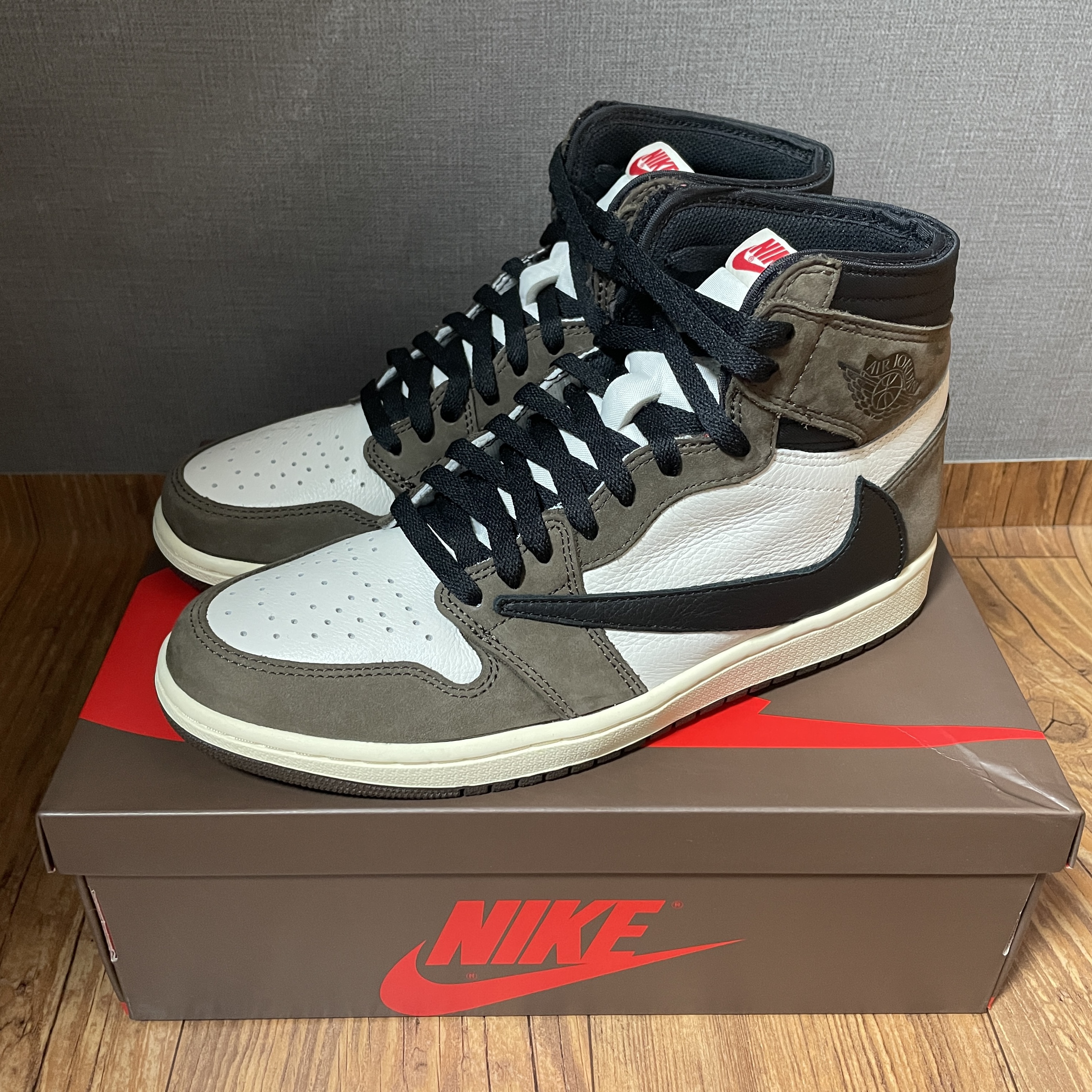 Jordan 1 x Travis Scott Retro High OG SP Mocha 착용 스타일