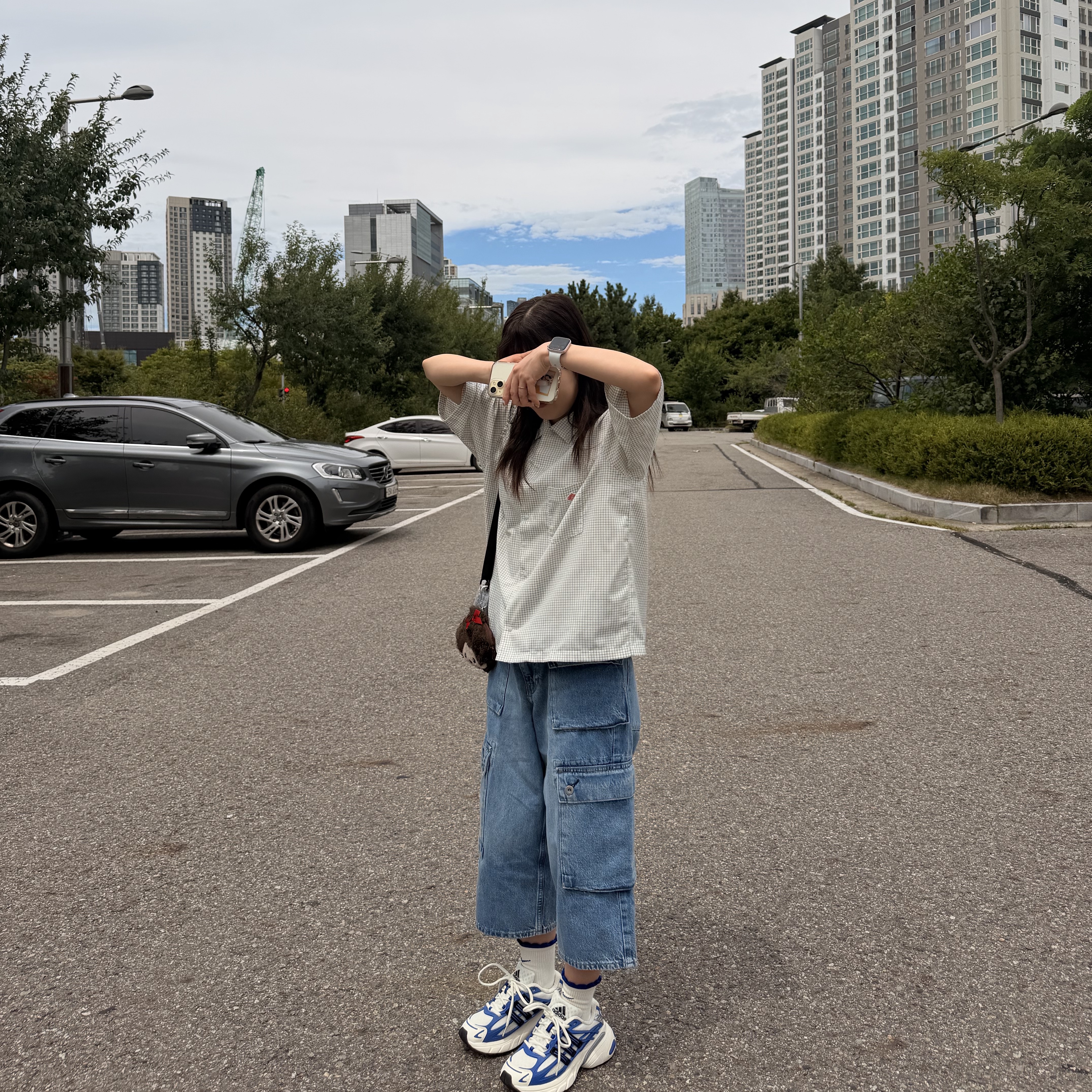 Adidas Adistar XLG 2.0 White Hi-Res Blue, Apple Watch Series SE 3rd 40mm GPS Starlight Aluminum Case with Sport Band S/M Starlight (Korean Ver.) 착용 스타일