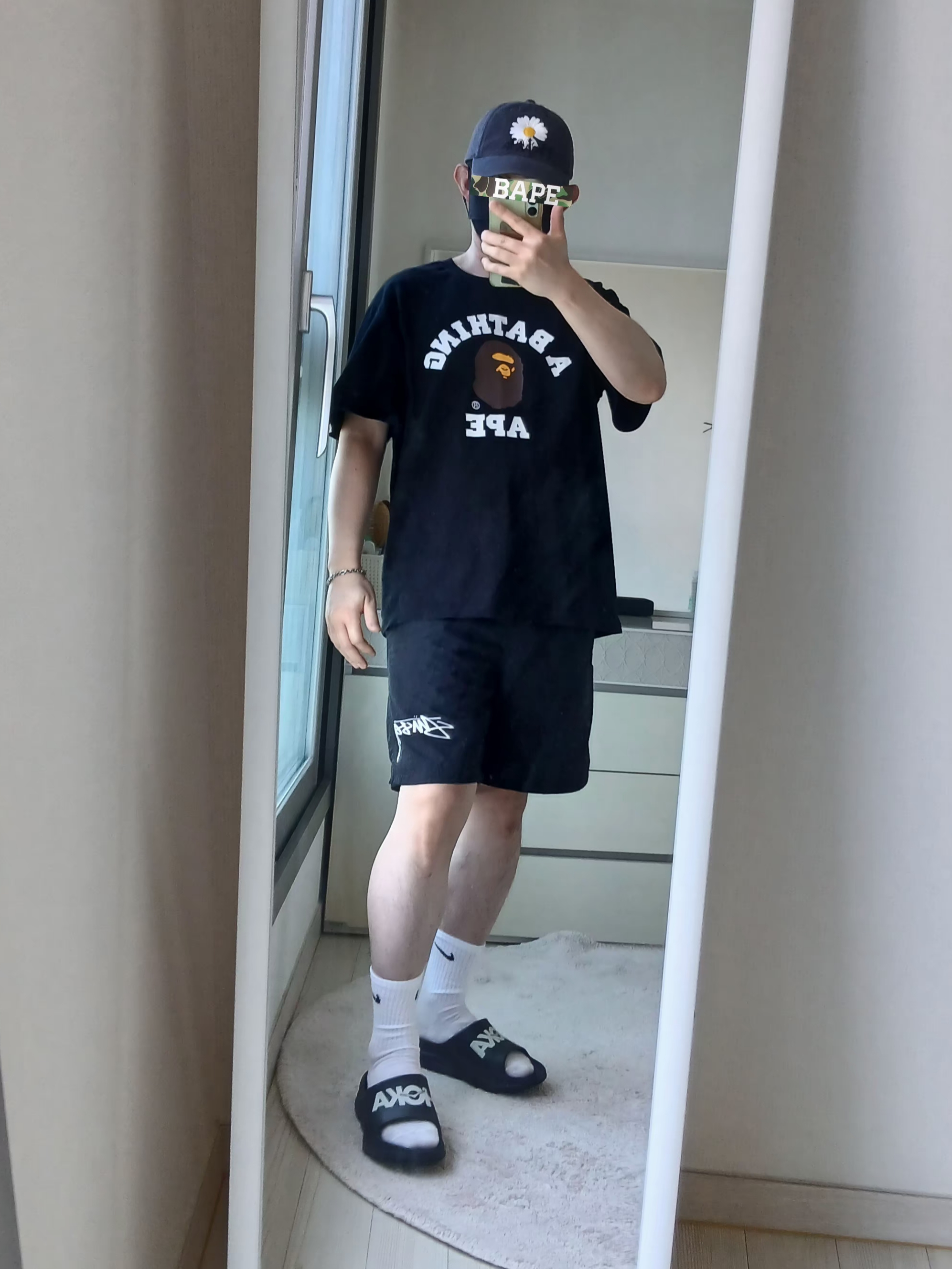 Peaceminusone x Toy Story The First Fan Cap 01 Dark Grey, BAPE College T-Shirt Black 착용 스타일 - 7