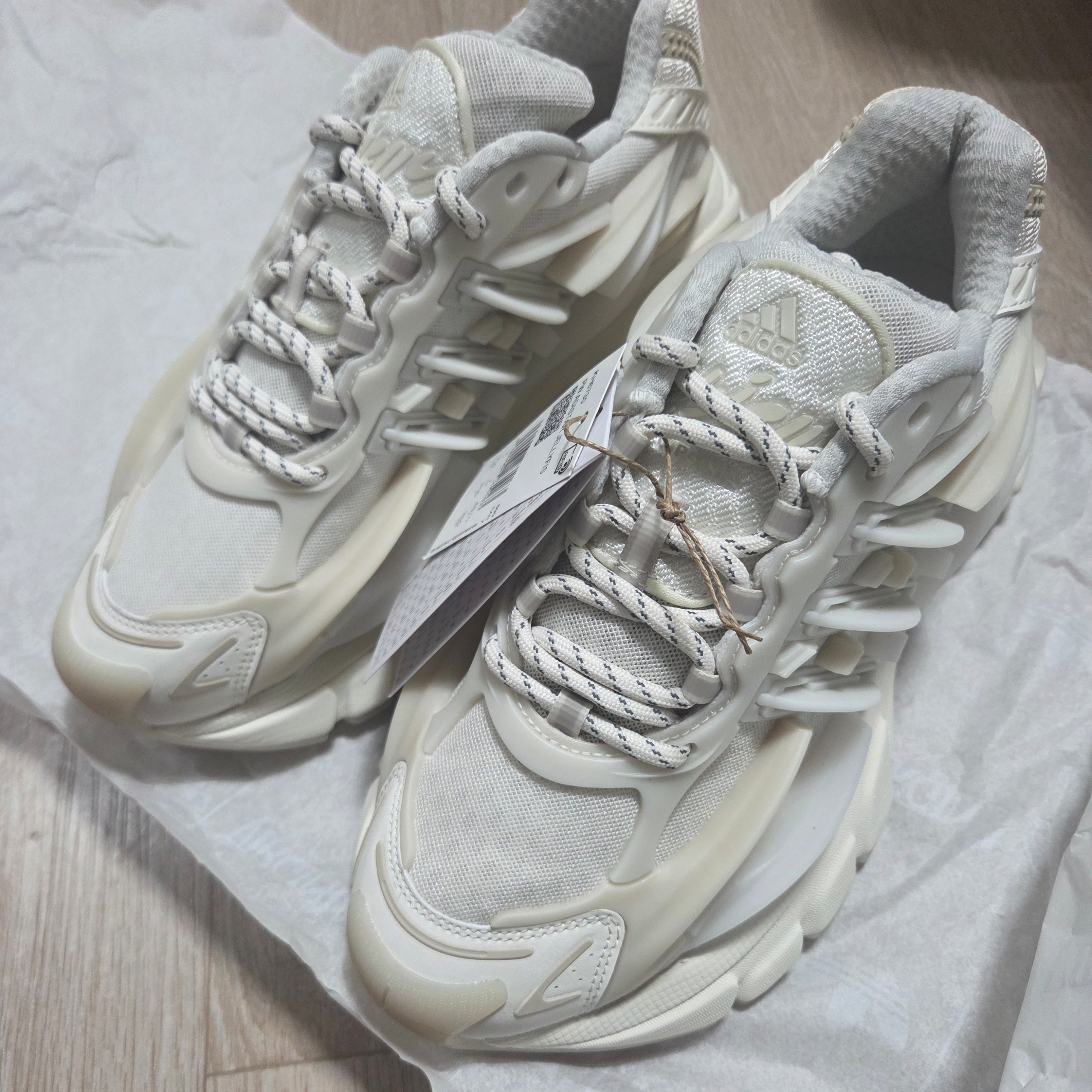 Adidas x Pharrell Williams Virginia Adistar Jellyfish Core White Off White 착용 스타일