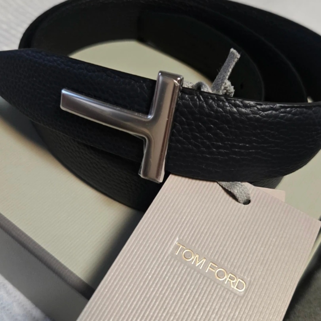 Tom Ford Leather Reversible Buckle T Belt Dark Navy 착용 스타일