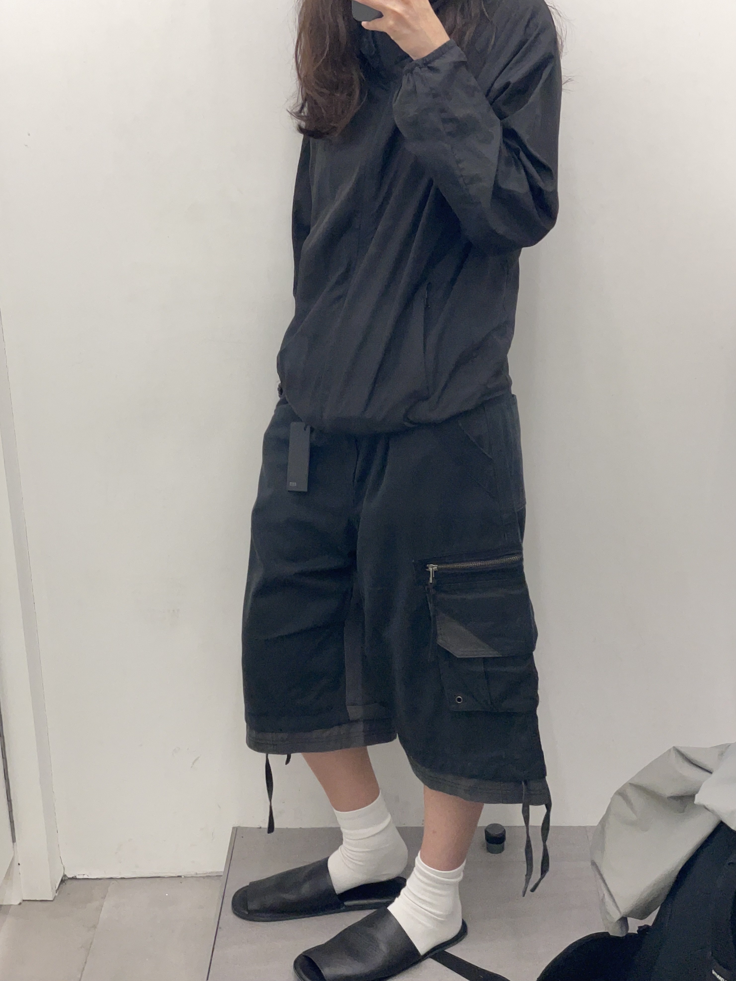 ETCE Layered Cargo Bermuda Shorts Black 착용 스타일