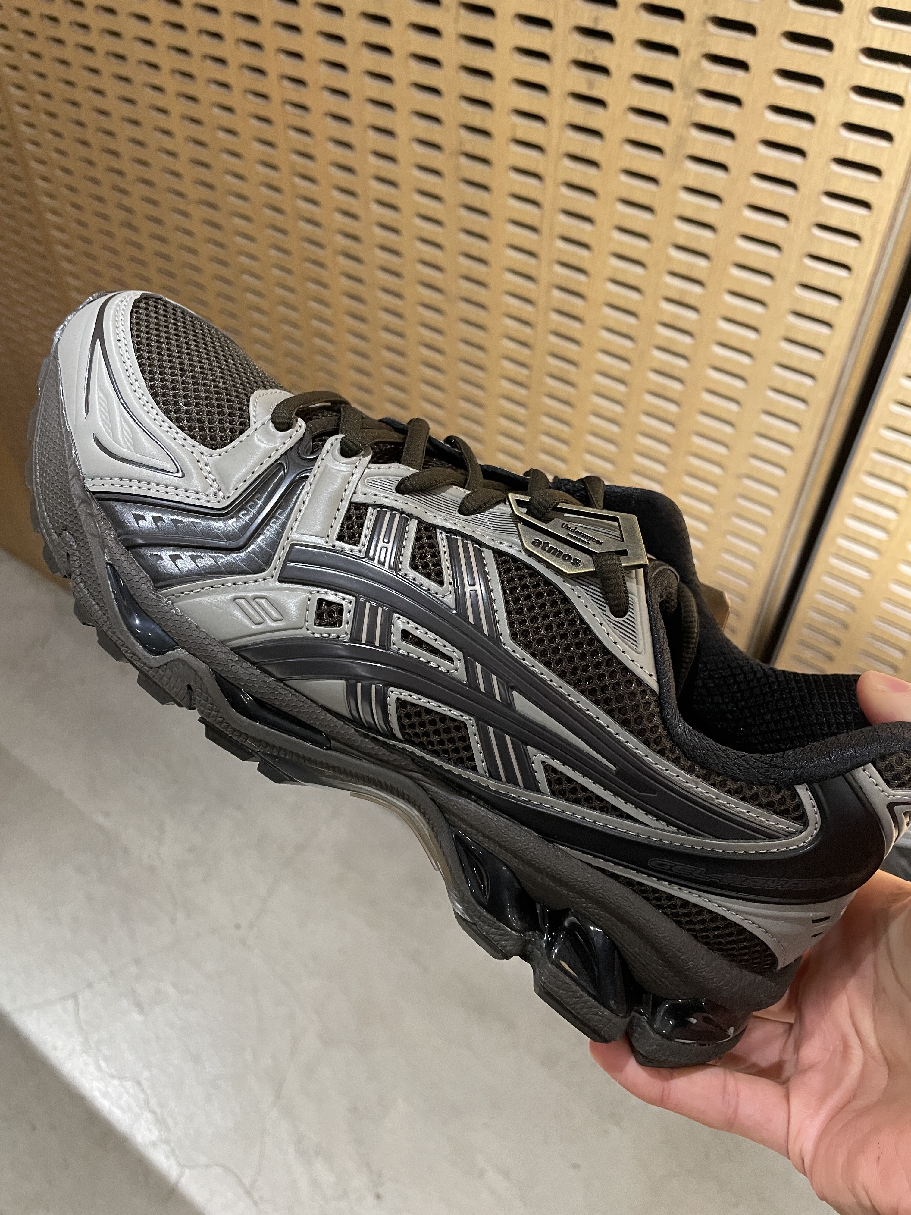 Asics x Atmos x Undermycar Gel-Kayano 14 Pepper Black 착용 스타일