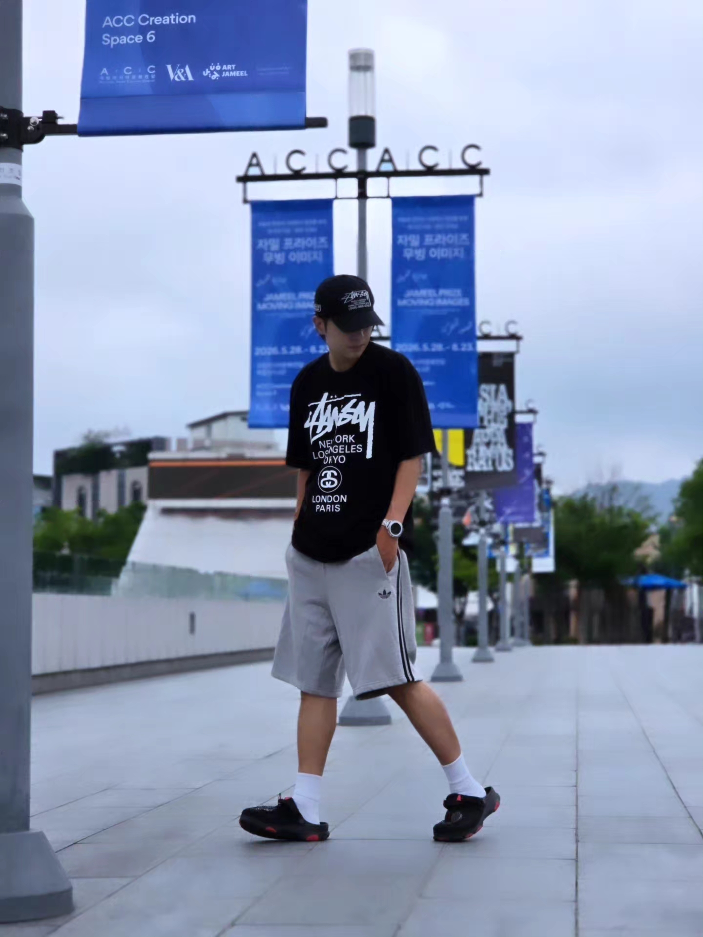 Stussy World Tour T-Shirt Black, Stussy World Tour T-Shirt Black 2023 착용 스타일 - 2