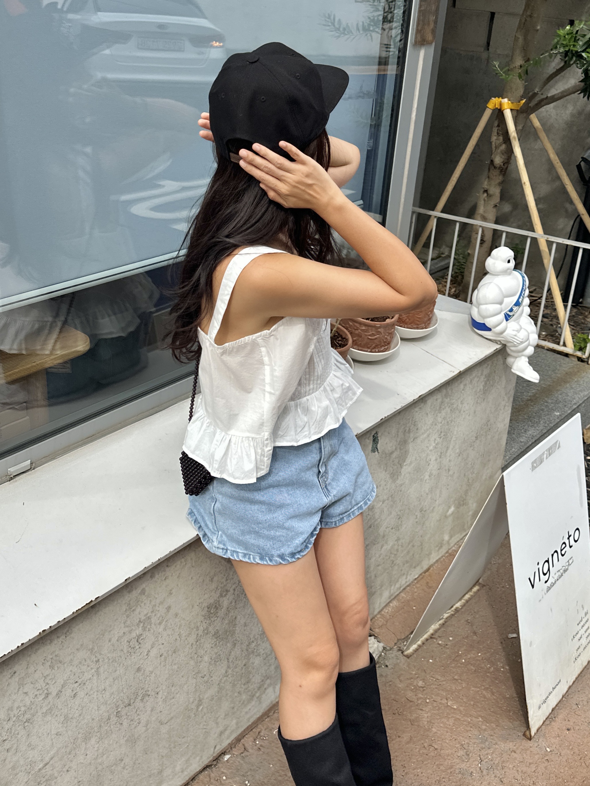 Human Made Heart Beaded Bag Black 착용 스타일 - 3