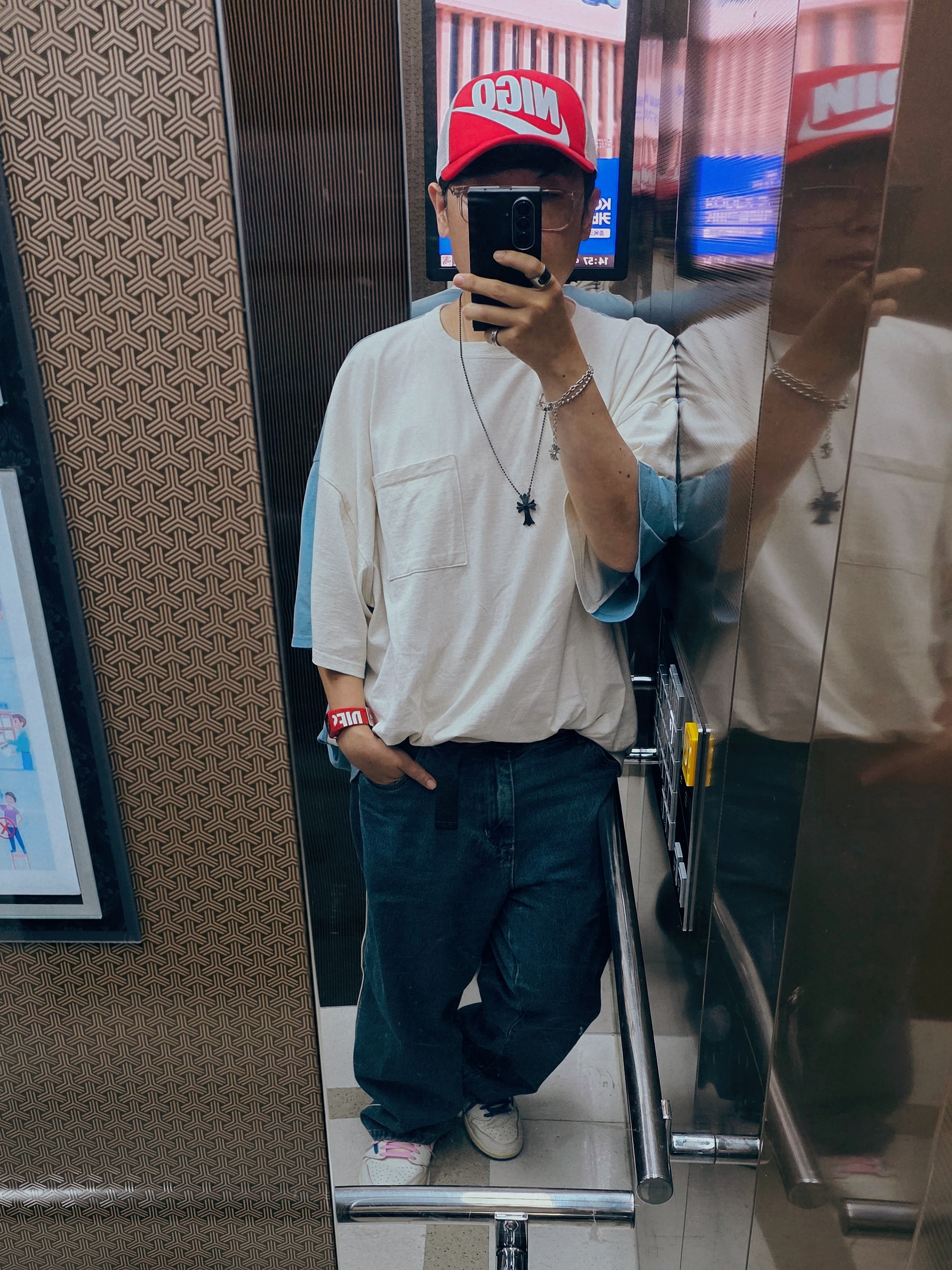 Nike x Nigo Mesh Trucker Cap Red, Kapital Cotton Sheeting Two Tone Big Pocket Bone T-Shirt Kinari Sax 착용 스타일