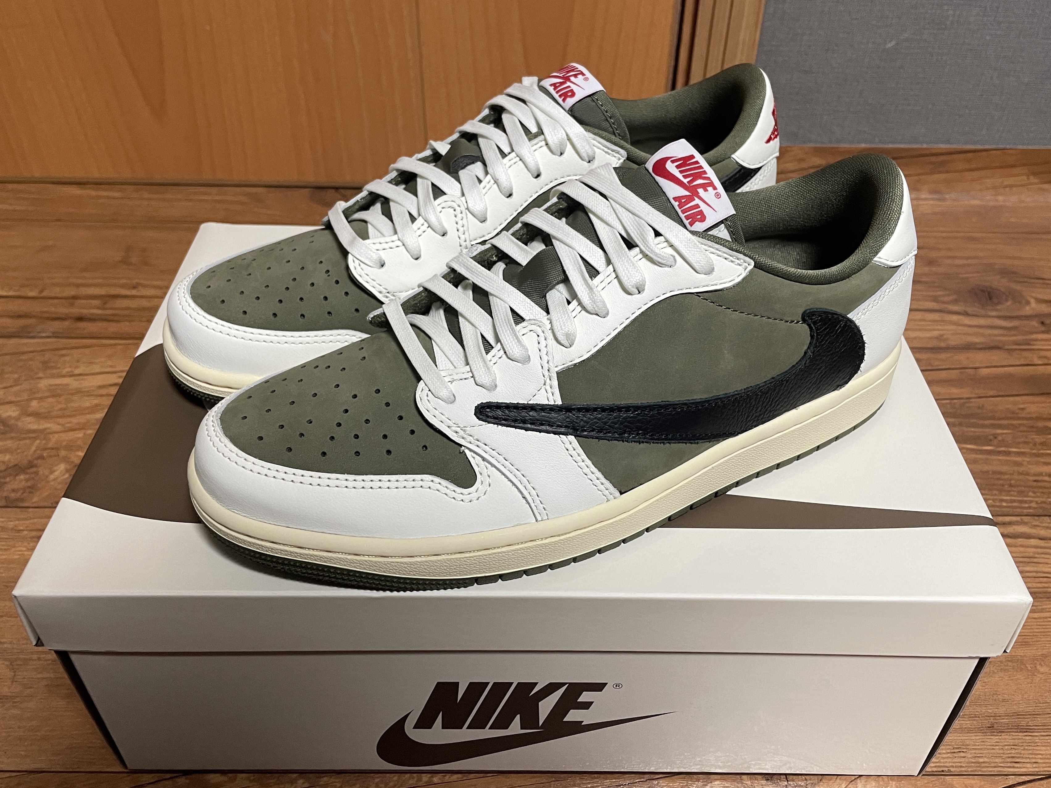 Jordan 1 x Travis Scott Retro Low OG SP Reverse Olive 착용 스타일