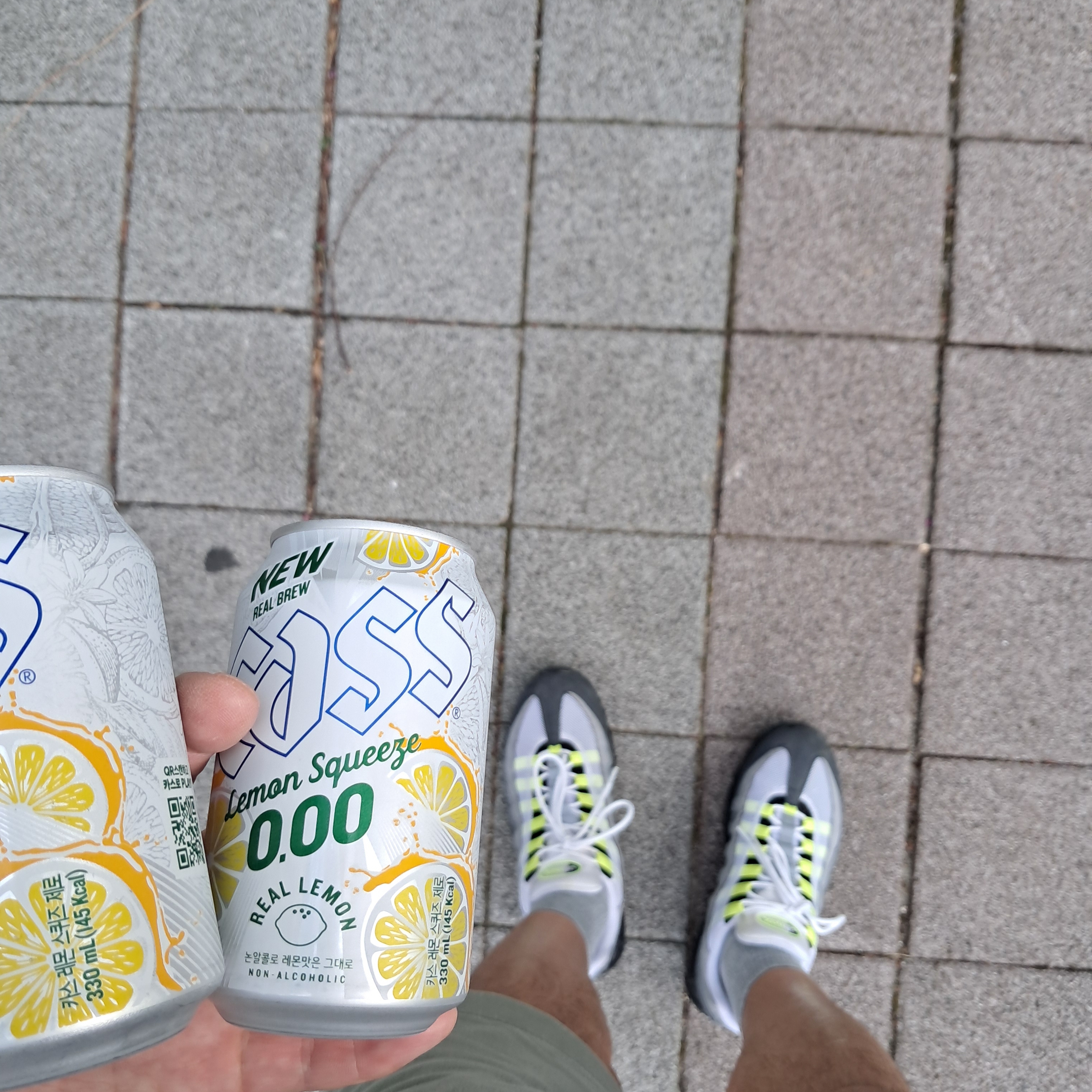Jordan 1 Retro Low OG Chicago, Nike Air Max 95 OG Neon Yellow 2020 착용 스타일 - 3