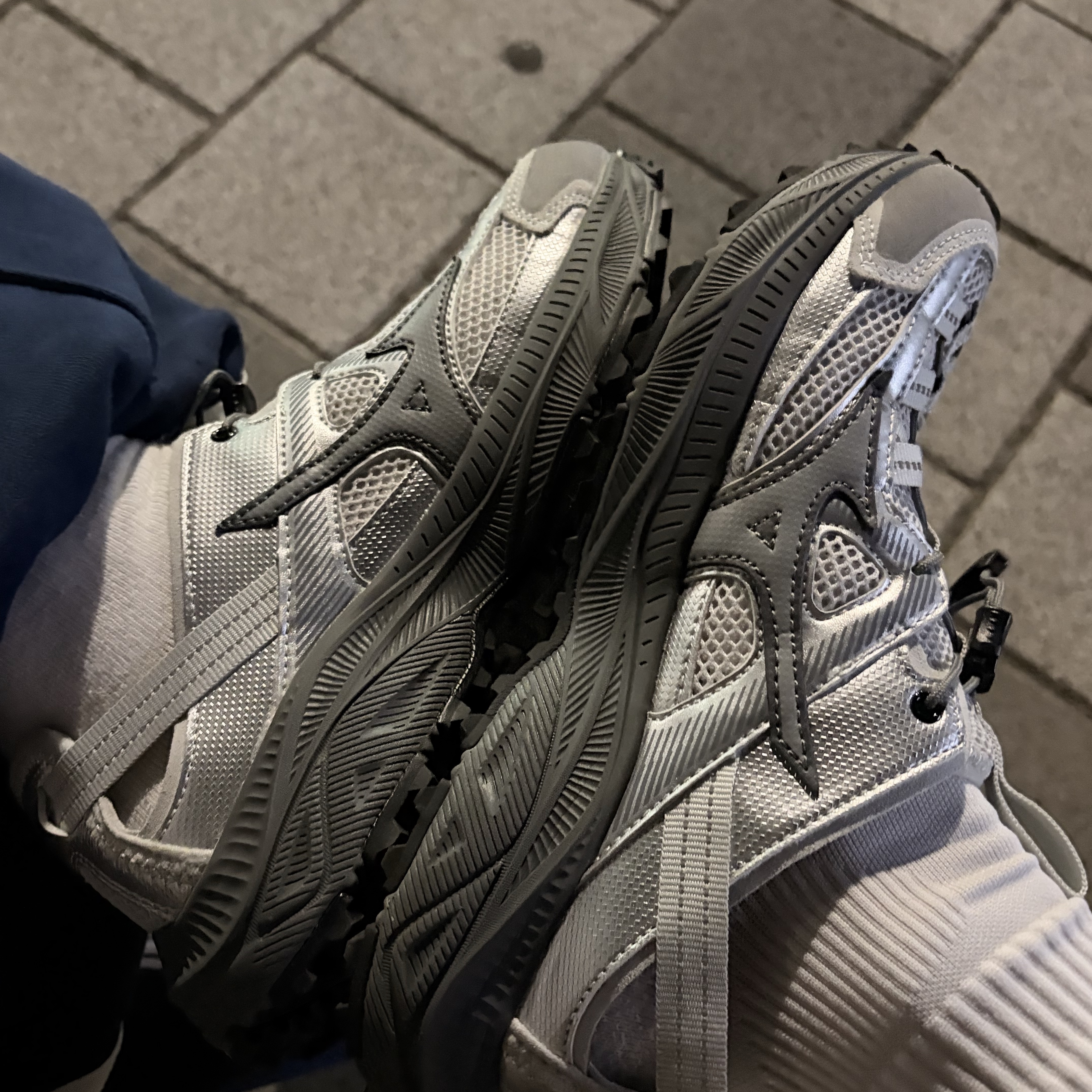 Mizuno Apex Trail Silver 착용 스타일 - 1