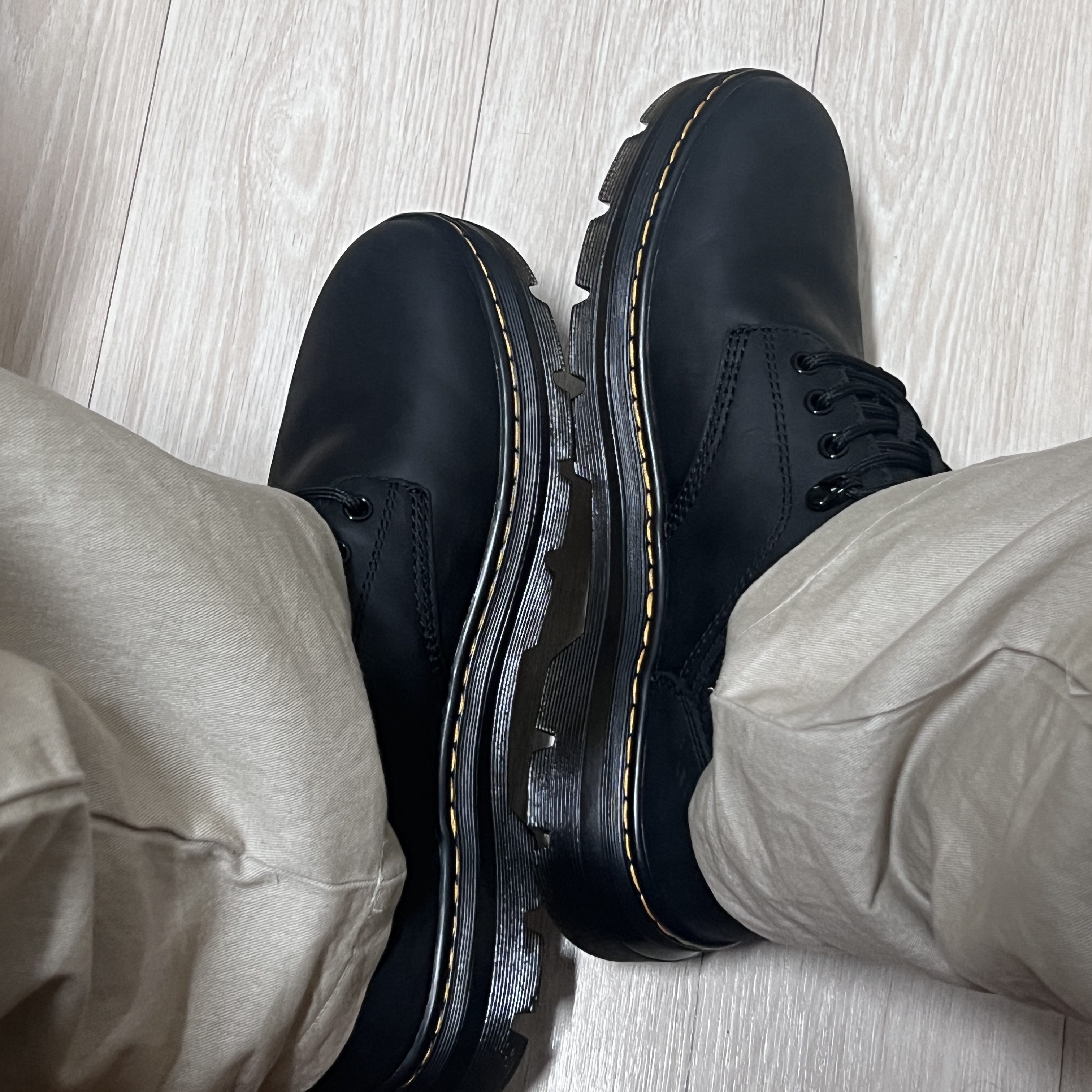 Dr. Martens Reeder Wyoming Leather Utility Shoes Black 착용 스타일