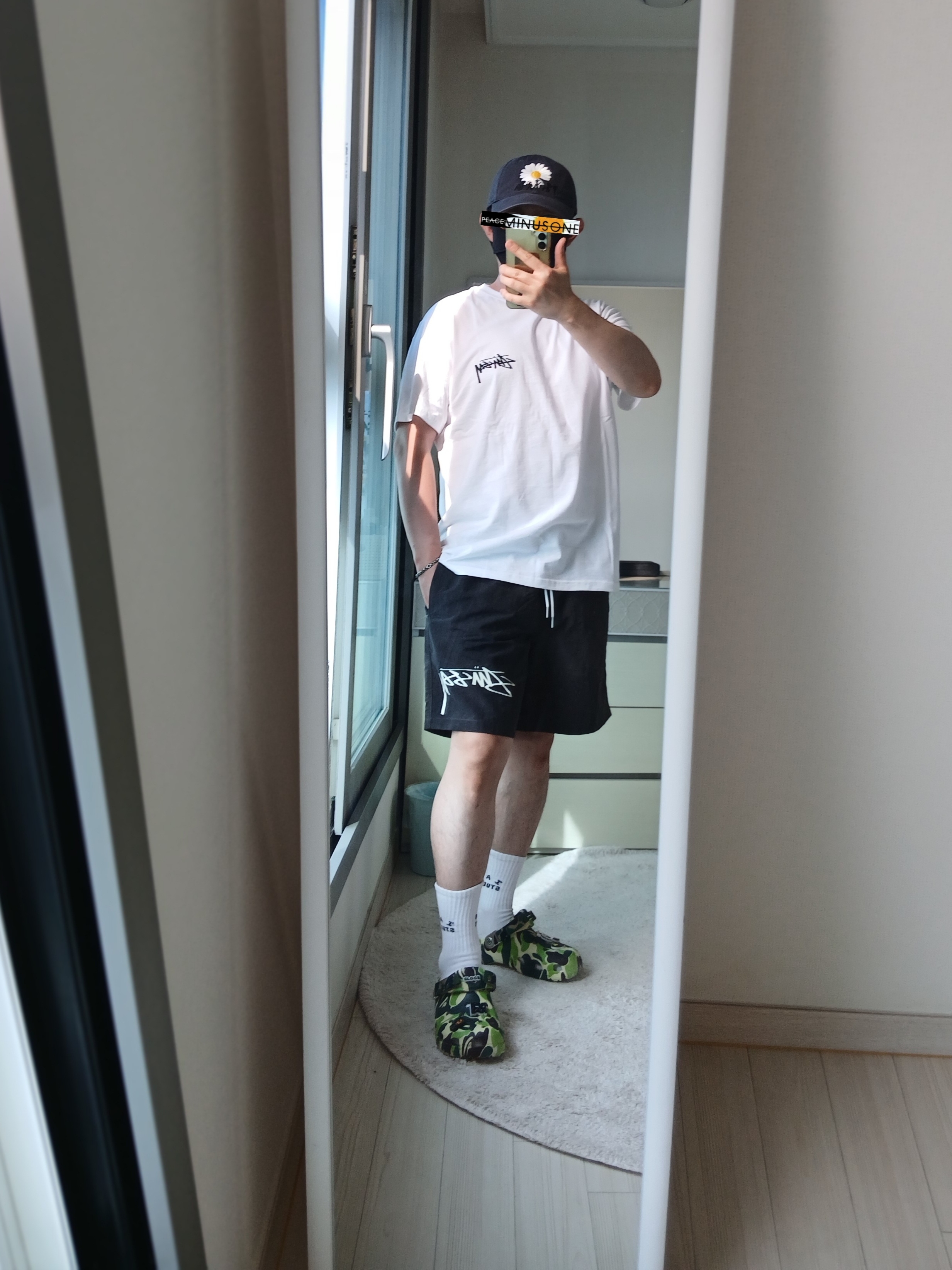 Stussy Wave Dye Nylon Shorts Black, AMI de Coeur T-Shirt White 착용 스타일 - 7