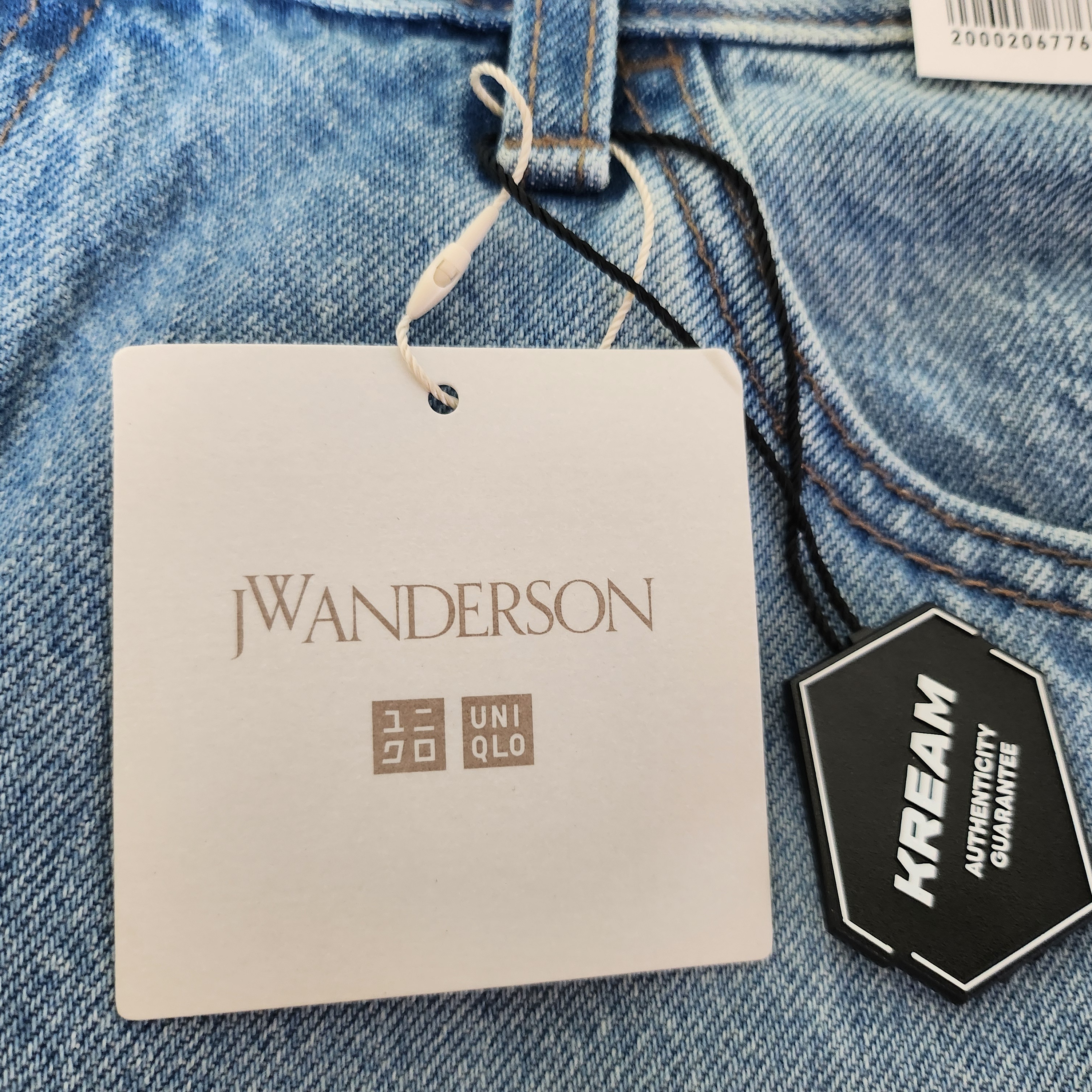 Uniqlo x JW Anderson Straight Jeans Tall Blue 착용 스타일 - 2