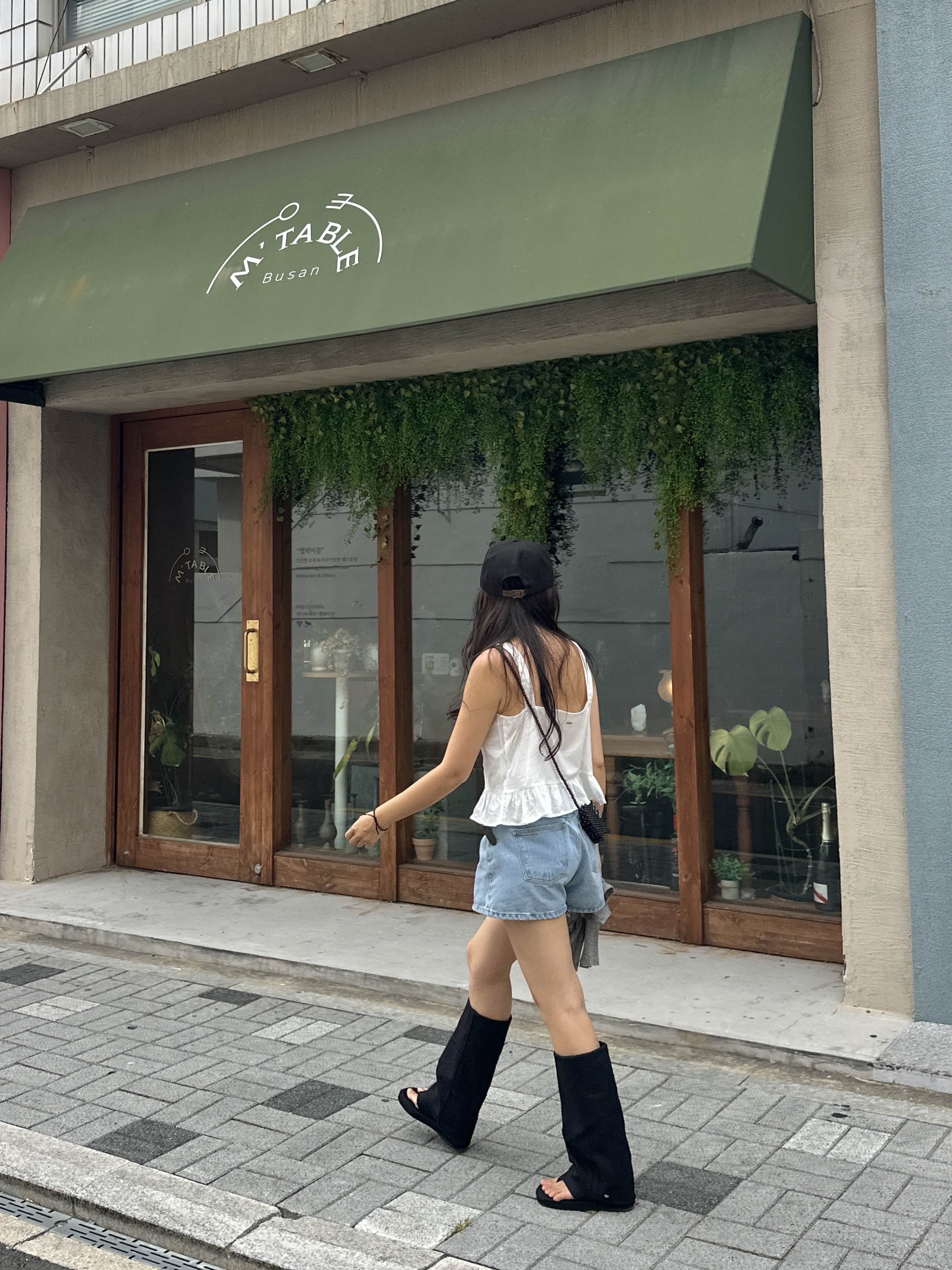 Human Made Heart Beaded Bag Black 착용 스타일 - 5