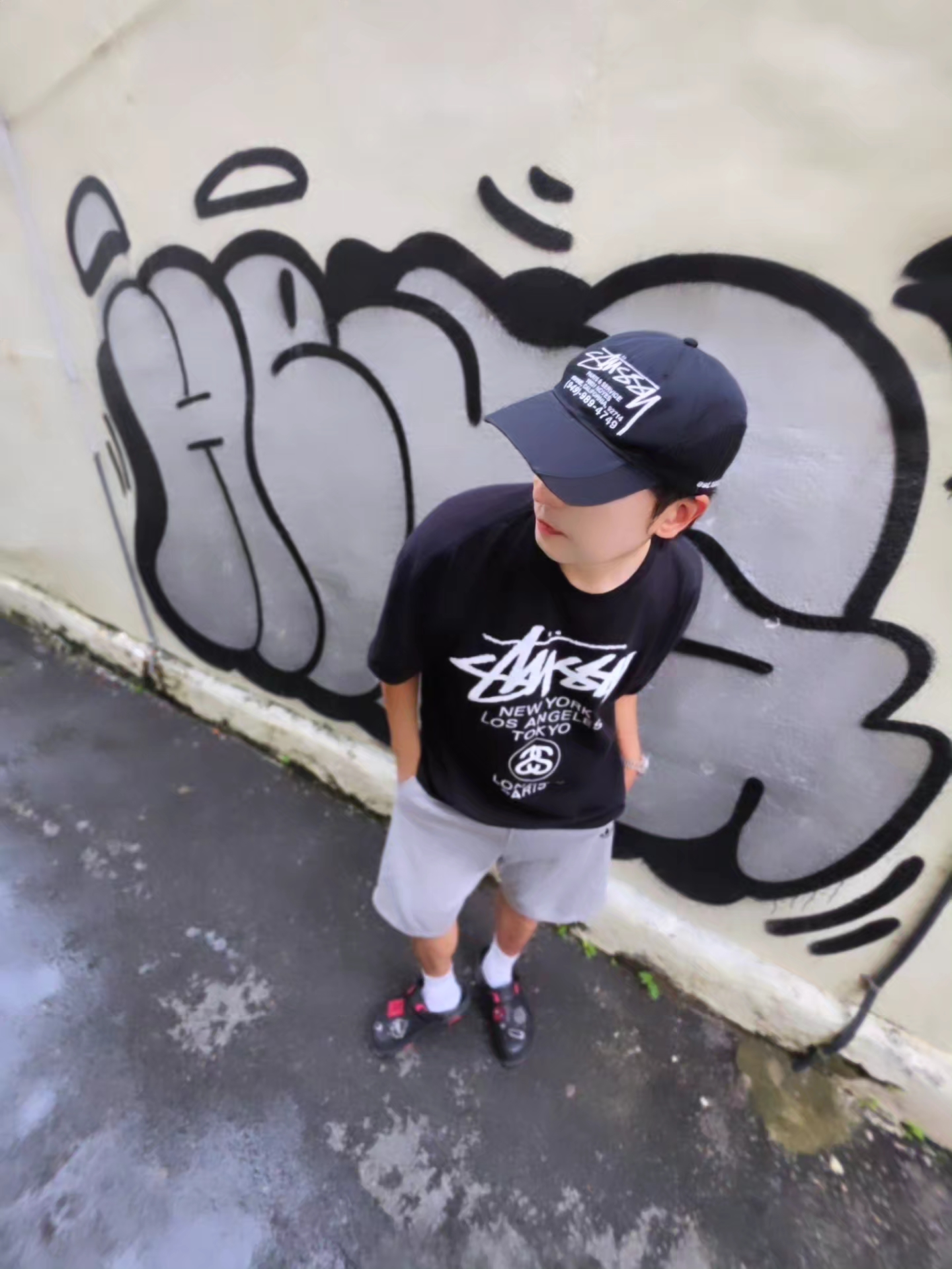 Stussy World Tour T-Shirt Black, Stussy World Tour T-Shirt Black 2023 착용 스타일 - 3