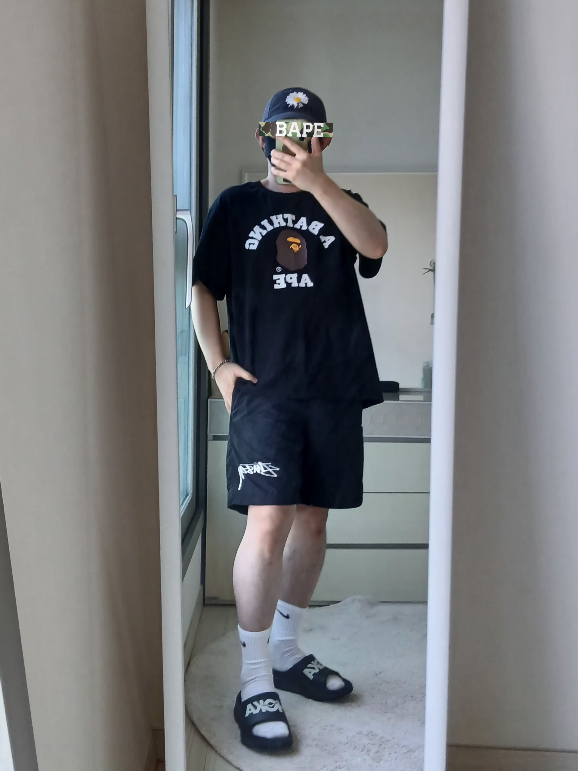 Peaceminusone x Toy Story The First Fan Cap 01 Dark Grey, BAPE College T-Shirt Black 착용 스타일 - 5