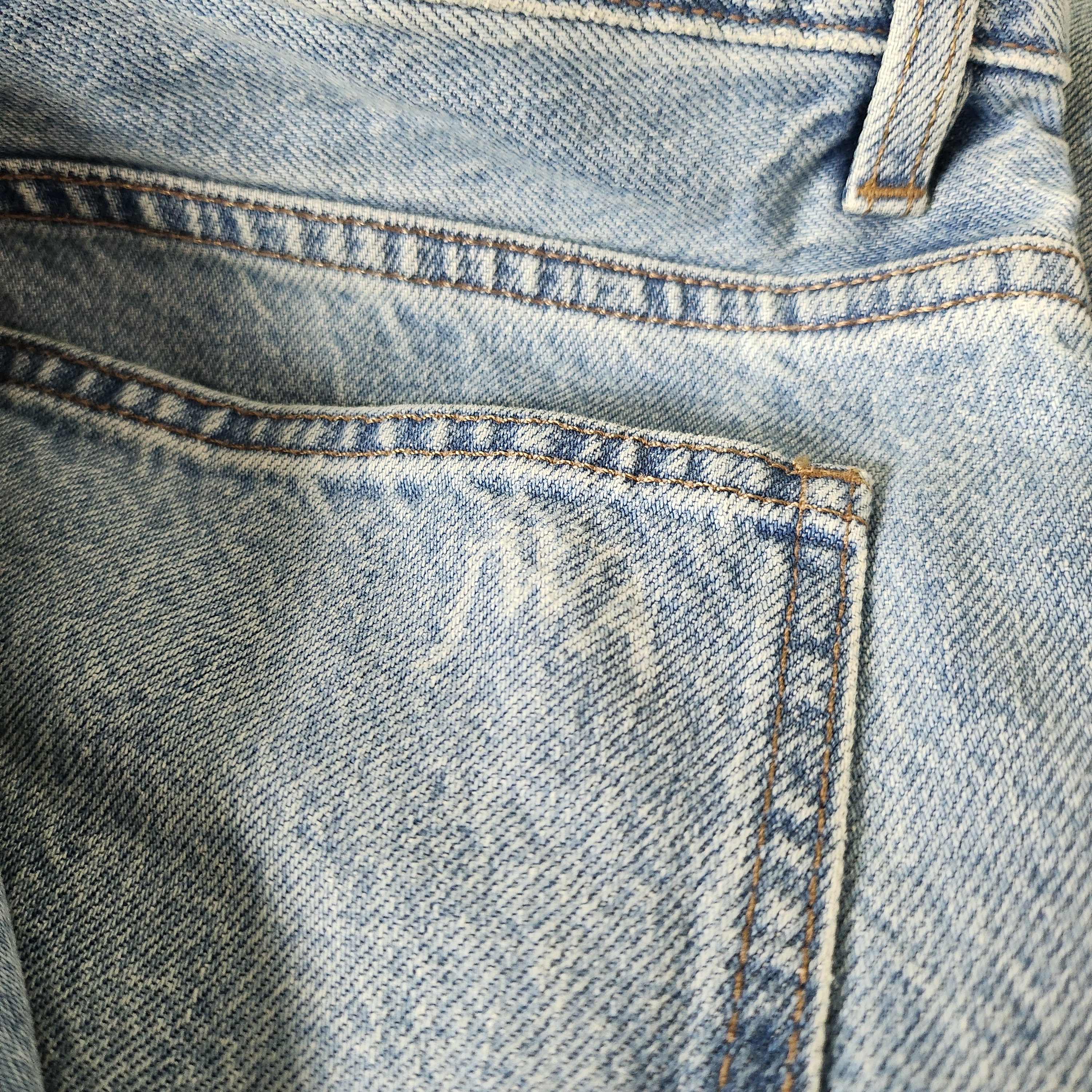 Uniqlo x JW Anderson Straight Jeans Tall Blue 착용 스타일 - 5
