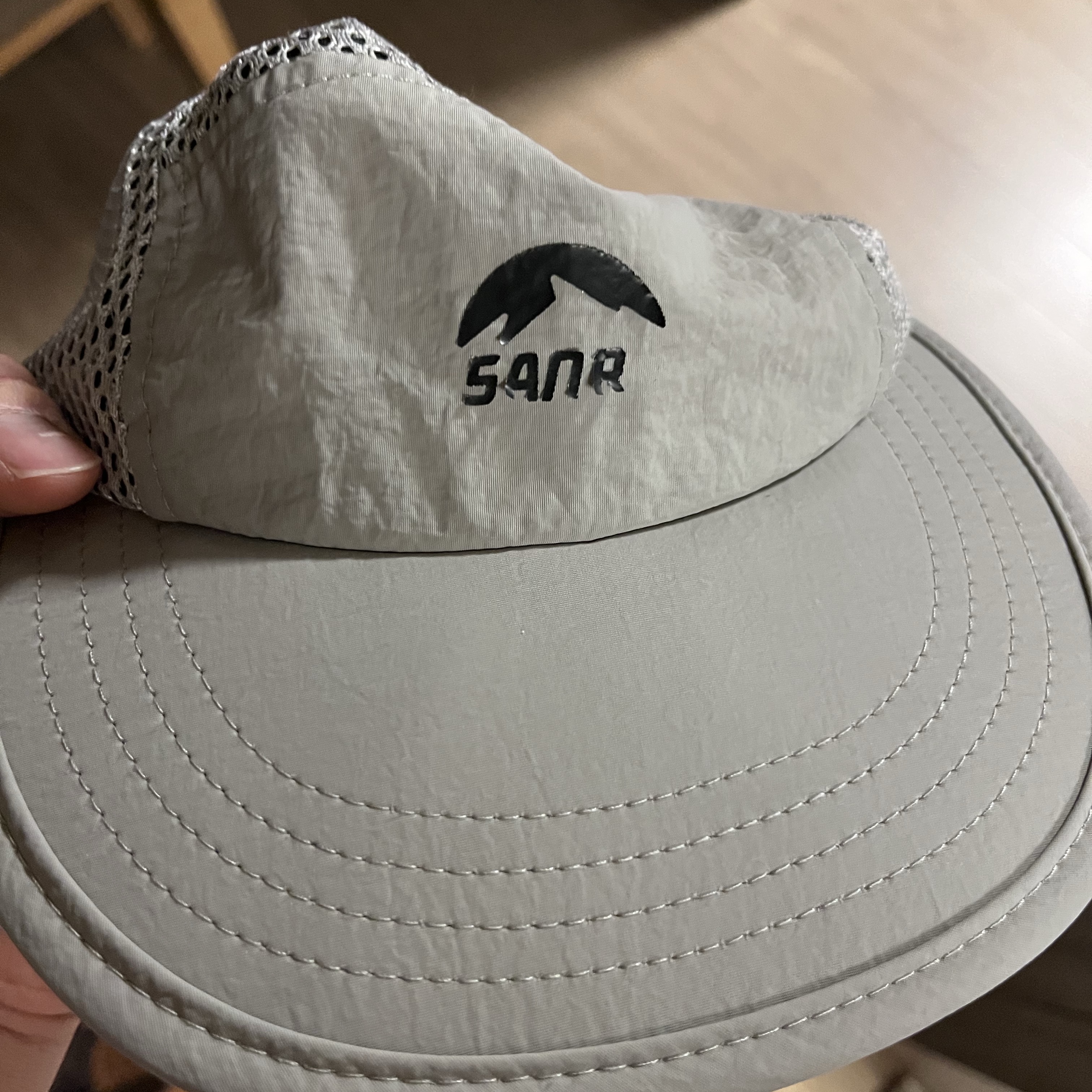 SANRO Mesh Cap Gray 착용 스타일