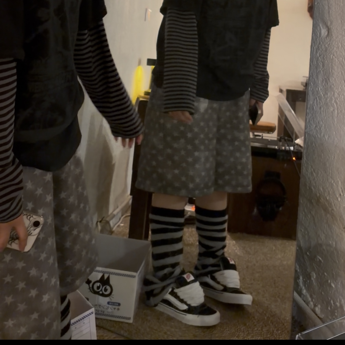 Vans Knu-Skool Black True White 착용 스타일 - 1