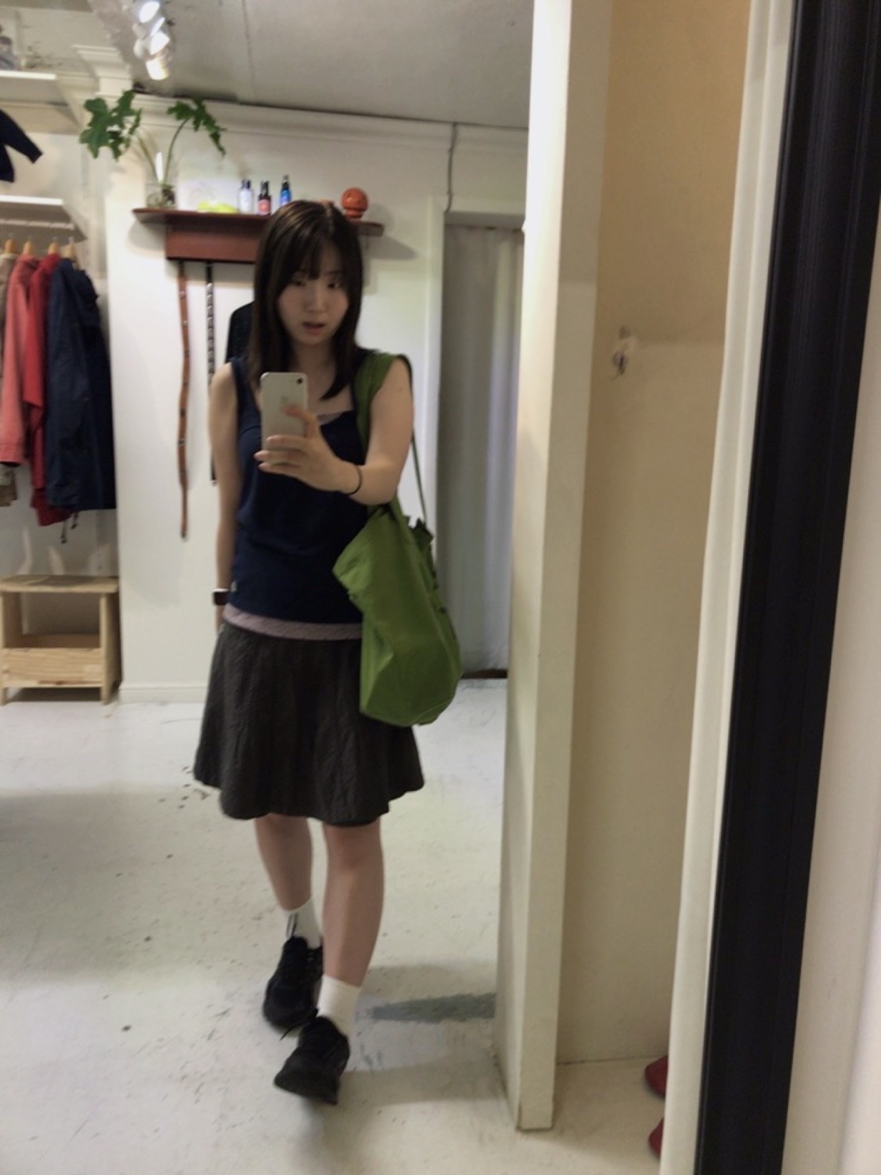 COYSEIO Dudu Layered Sleeveless Navy, COYSEIO Flower Pintuck Skirt Charcoal 착용 스타일