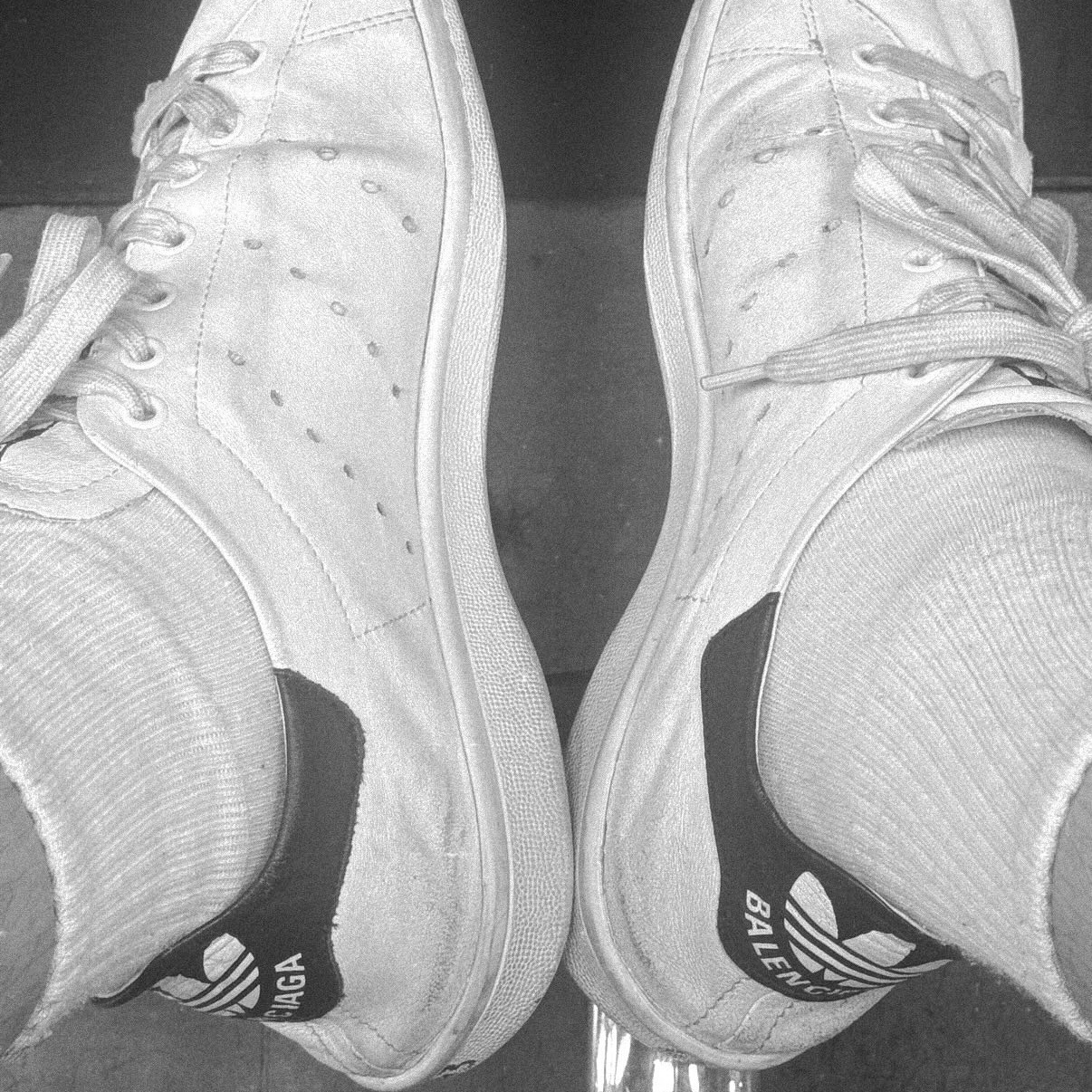 Balenciaga x Adidas Stan Smith Off White 착용 스타일