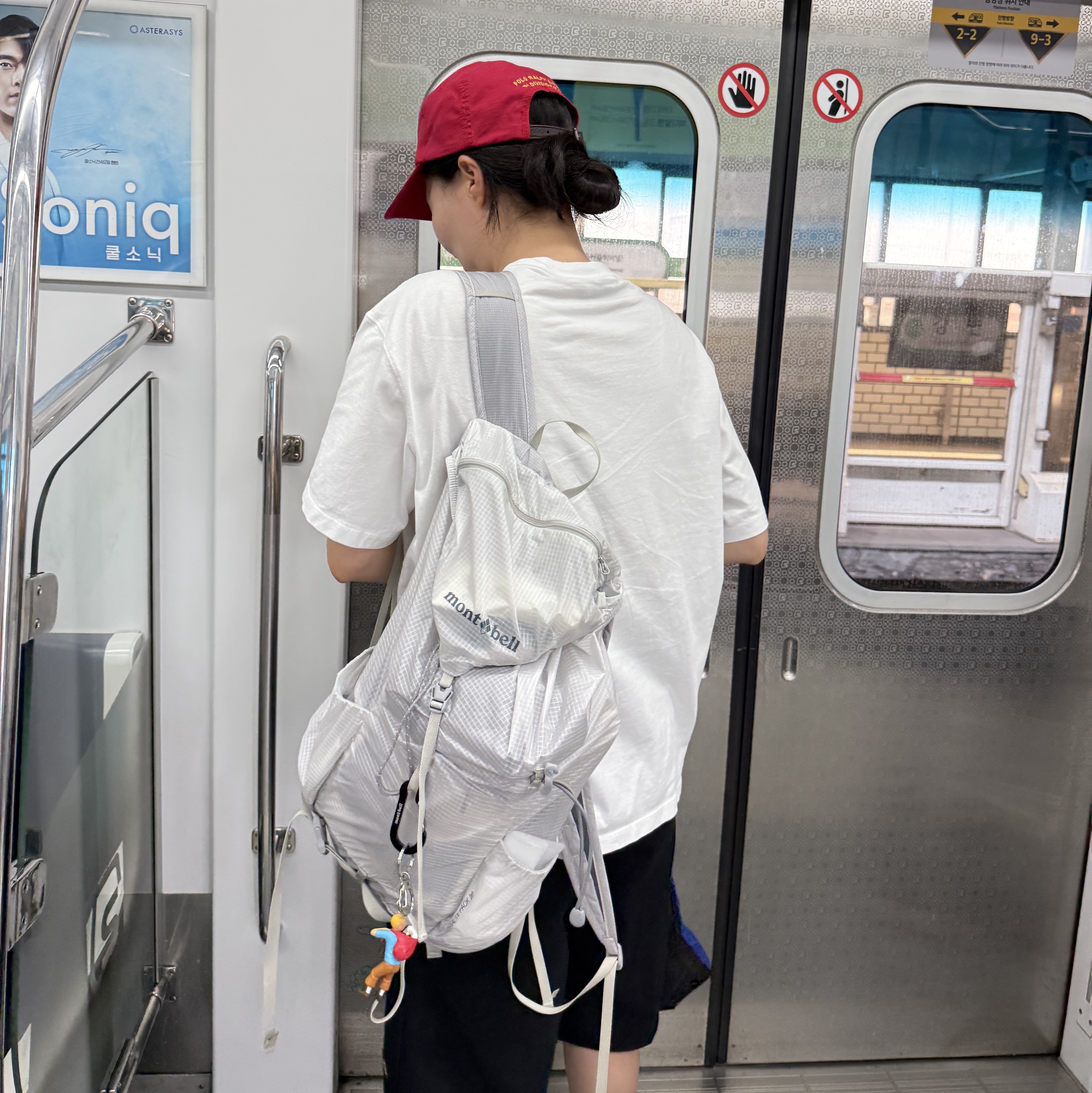 Montbell Versalite Pack 20 Backpack Ice White 착용 스타일 - 2