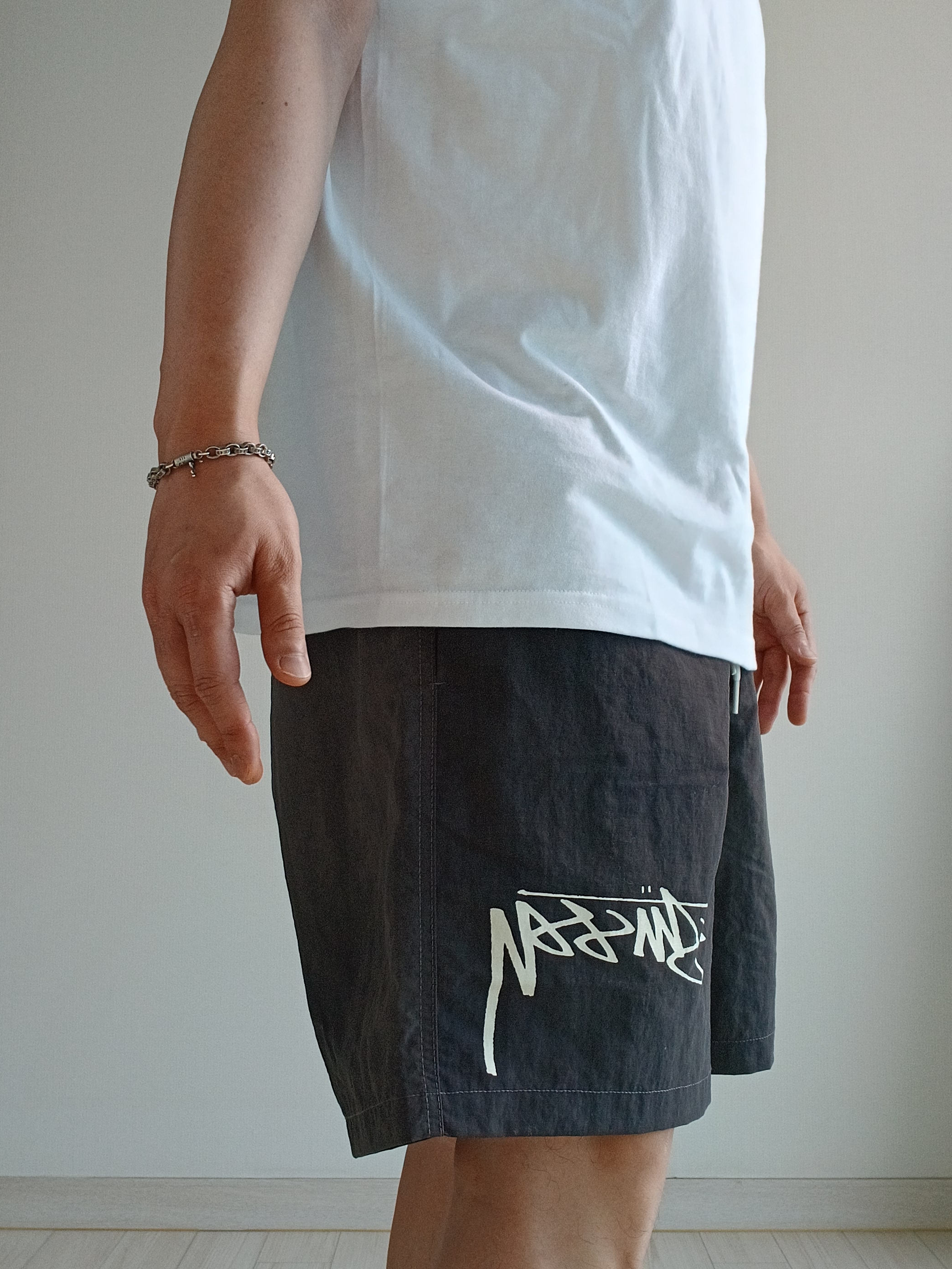 Stussy Wave Dye Nylon Shorts Black, Stussy Kittens T-Shirt White 착용 스타일 - 5