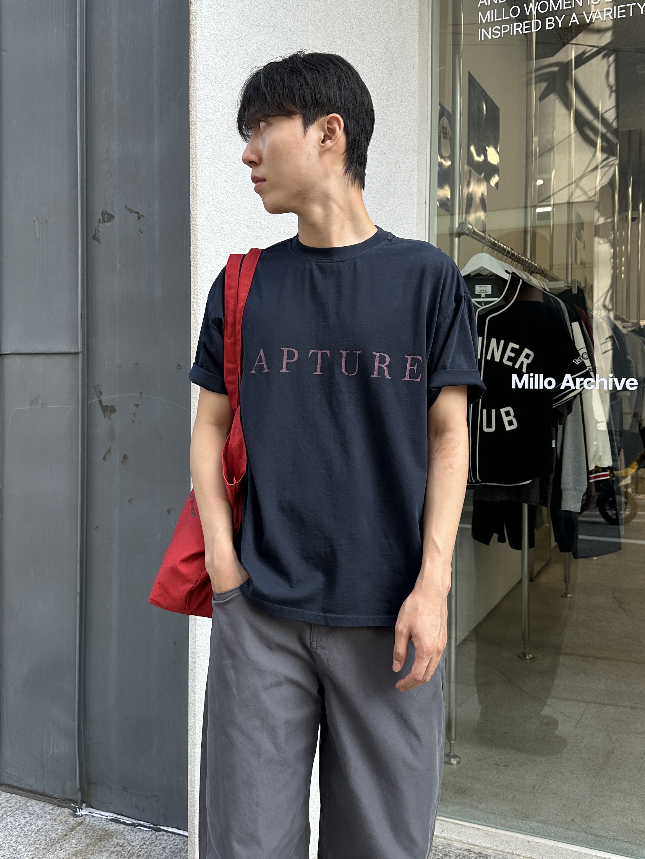 Millo Archive Narrative Dyeing T-Shirt Charcoal, Millo Archive Narrative Dyeing T-Shirt Vintage Navy 착용 스타일 - 4