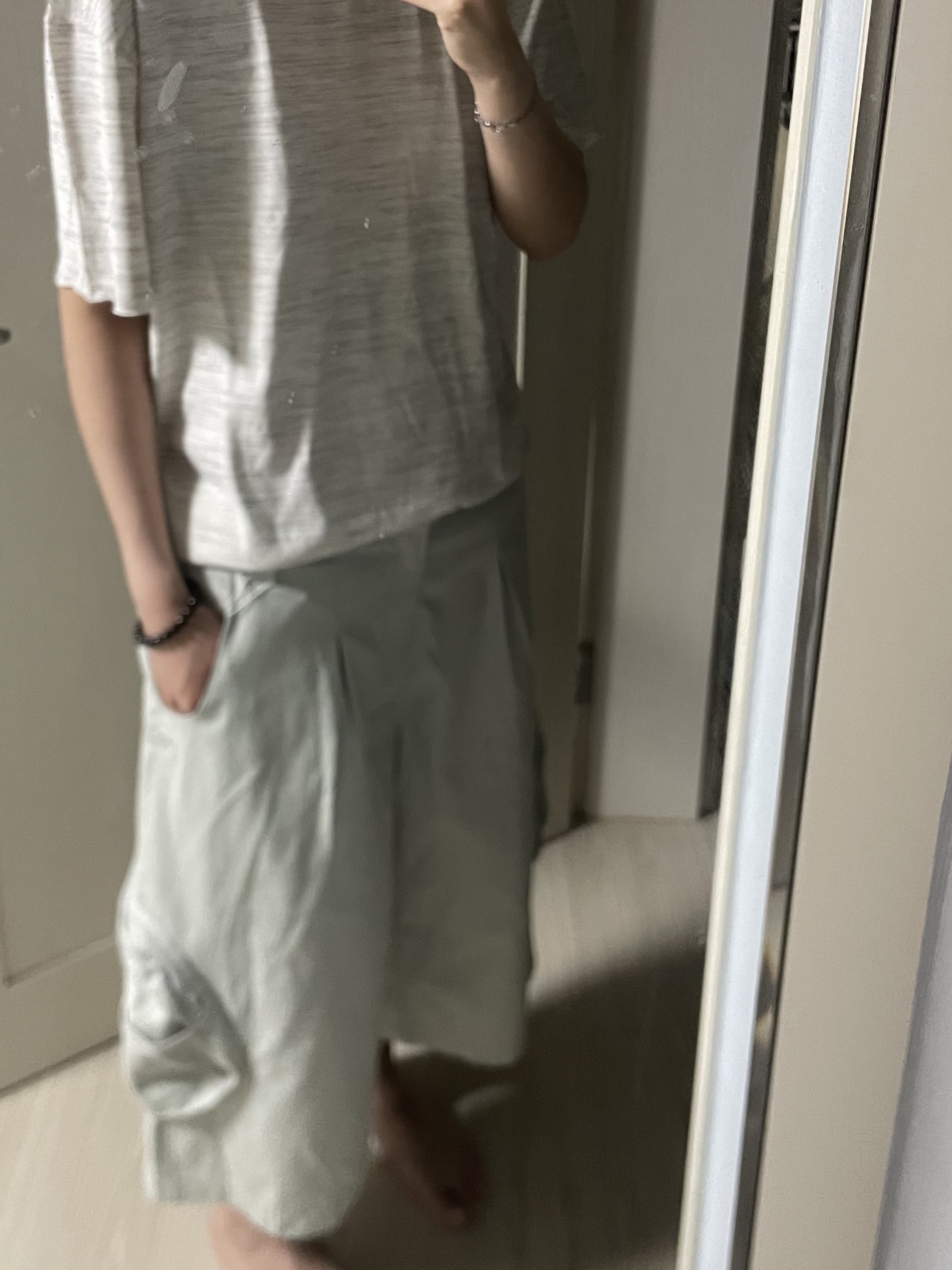 Sansan Gear Cargo Shorts Light Grey 착용 스타일