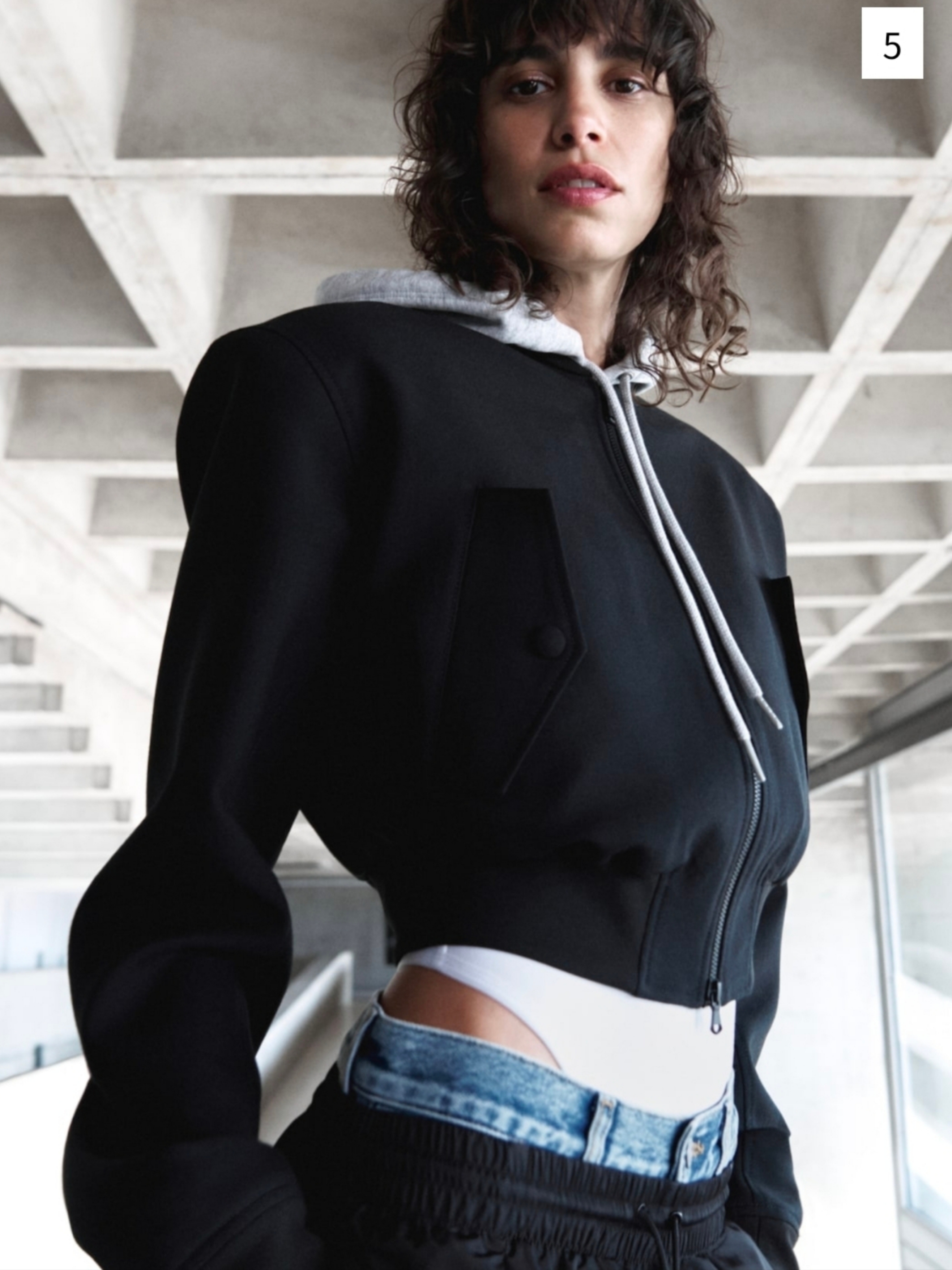 (W) H&M x Wardrobe.NYC Cropped Hoodie Light Gray Melange 착용 스타일