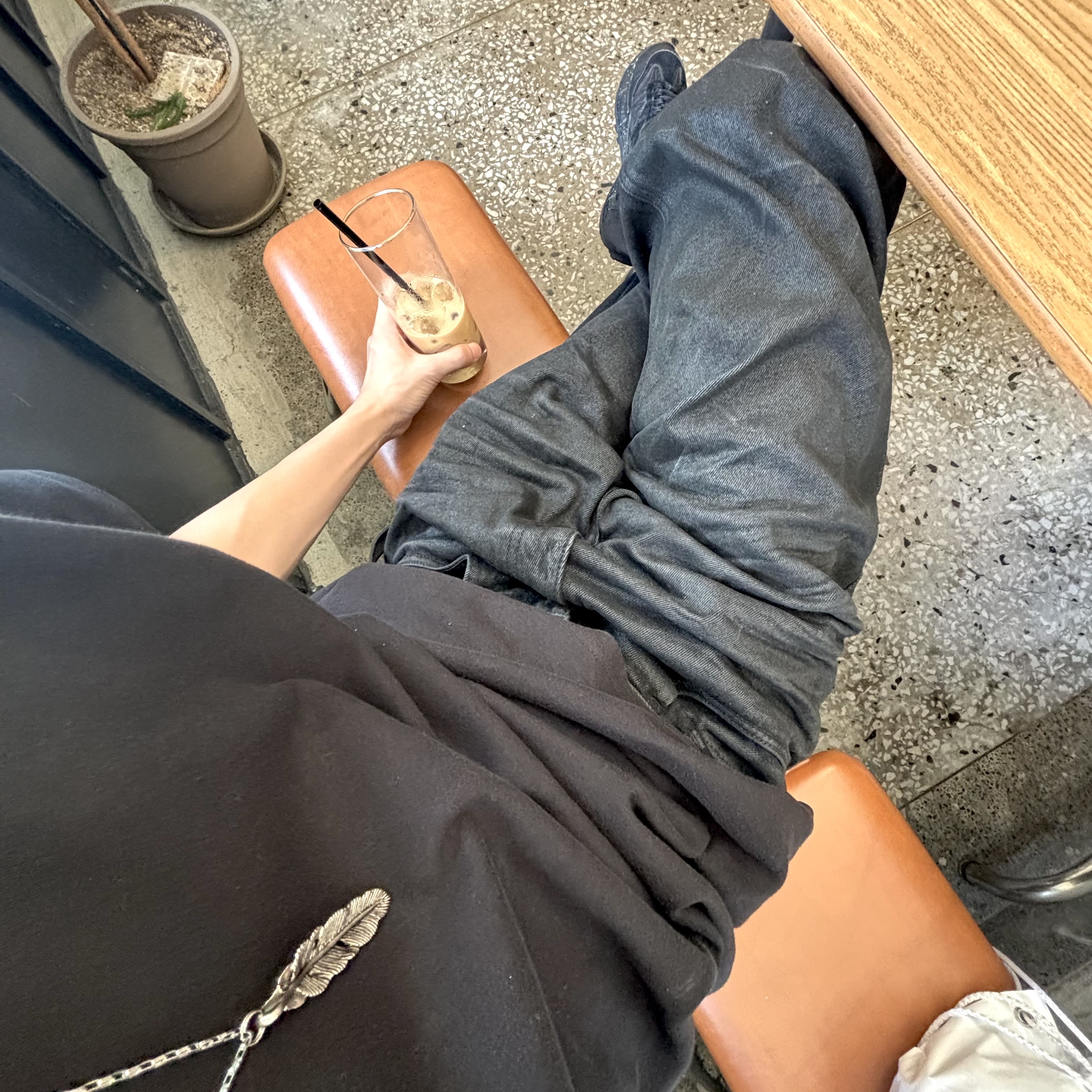 AX CONNECTION Waxed Curved Wide Baggy Denim Pants, AX CONNECTION Crocodile Texture Belt 착용 스타일 - 3